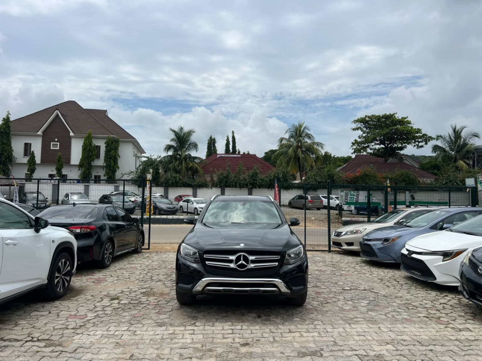 2017 Mercedes-Benz GLC SUV — photo 2 of 8