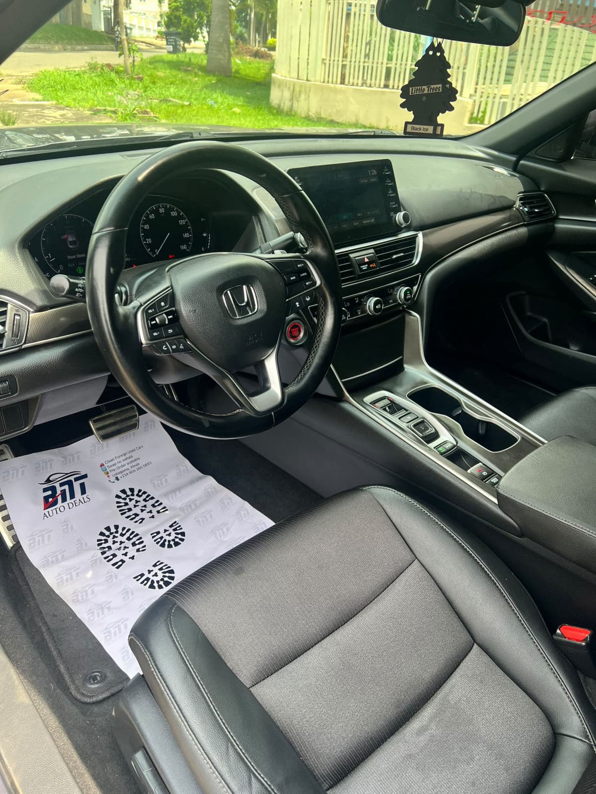 2019 Honda Accord Sedan — photo 4 of 11