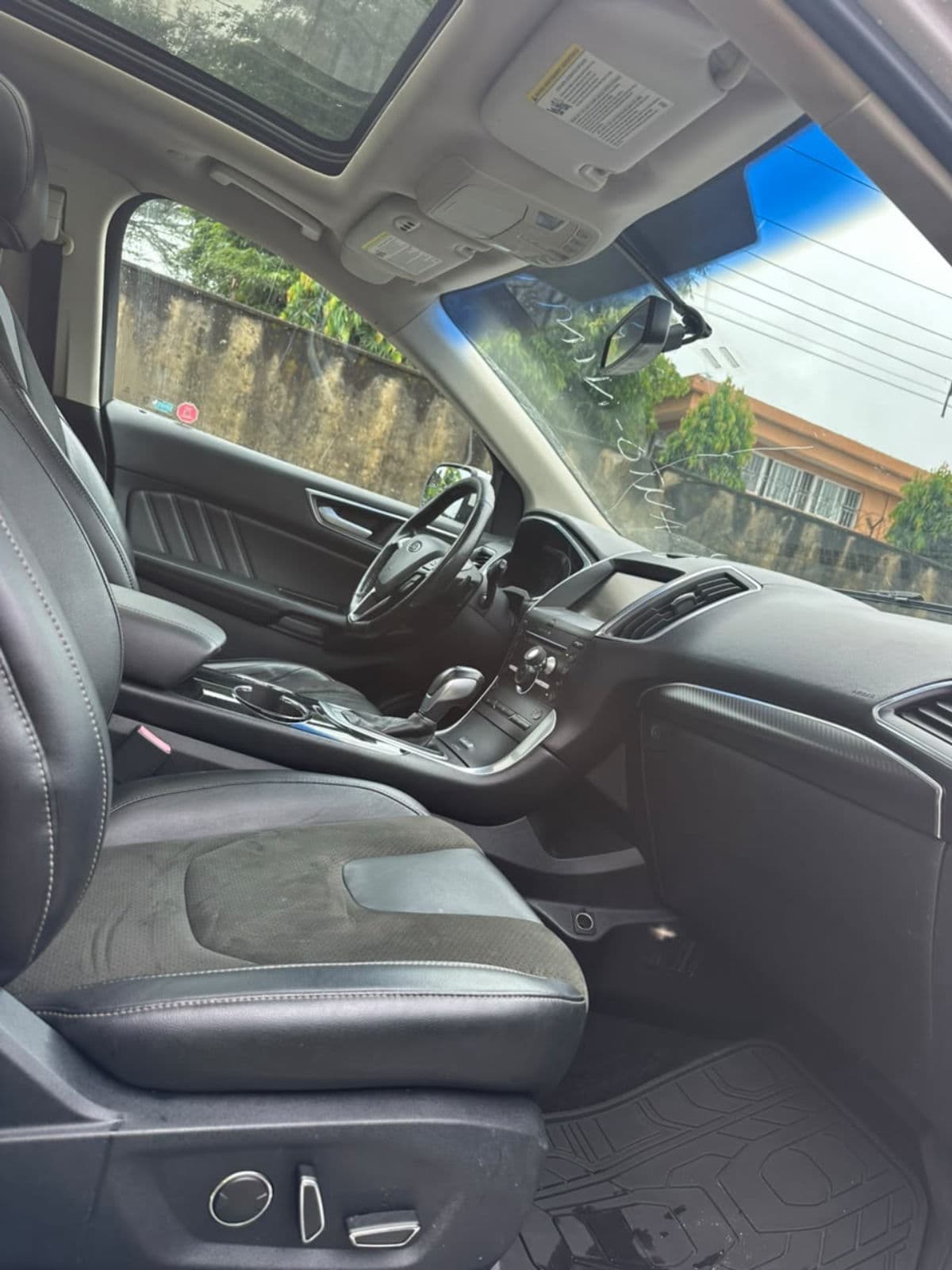 2016 Ford Edge SUV — photo 4 of 11