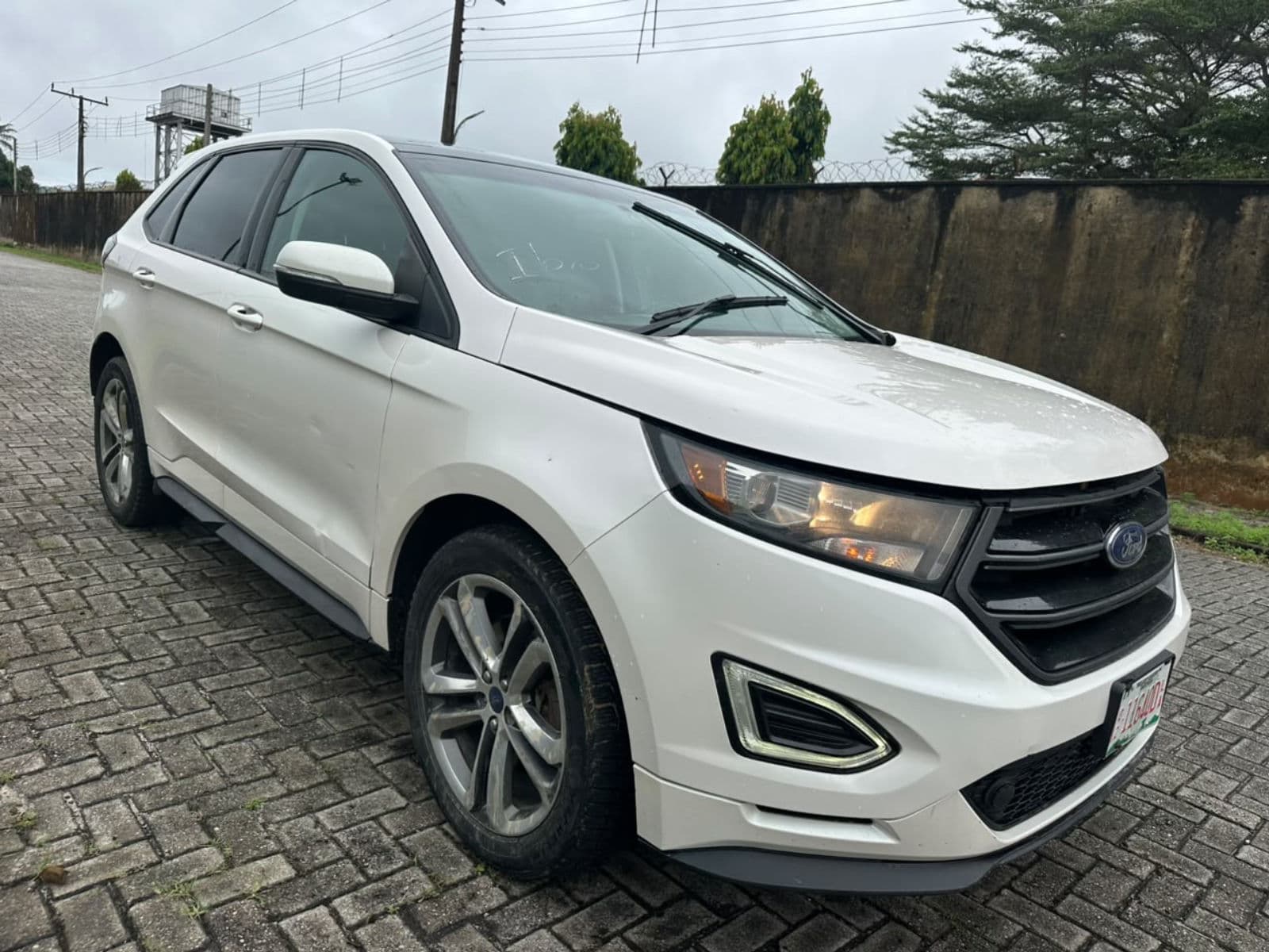 2016 Ford Edge SUV — photo 8 of 11
