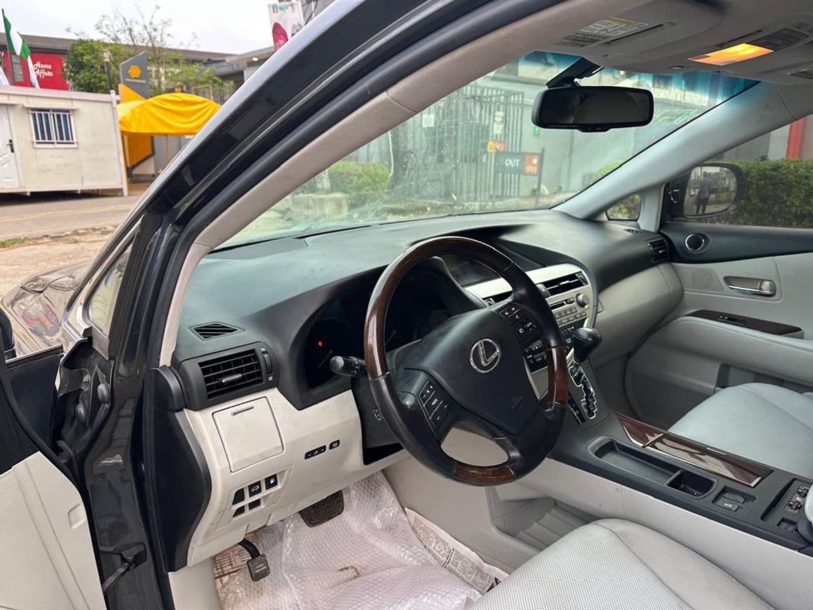 2010 Lexus RX SUV — photo 3 of 11