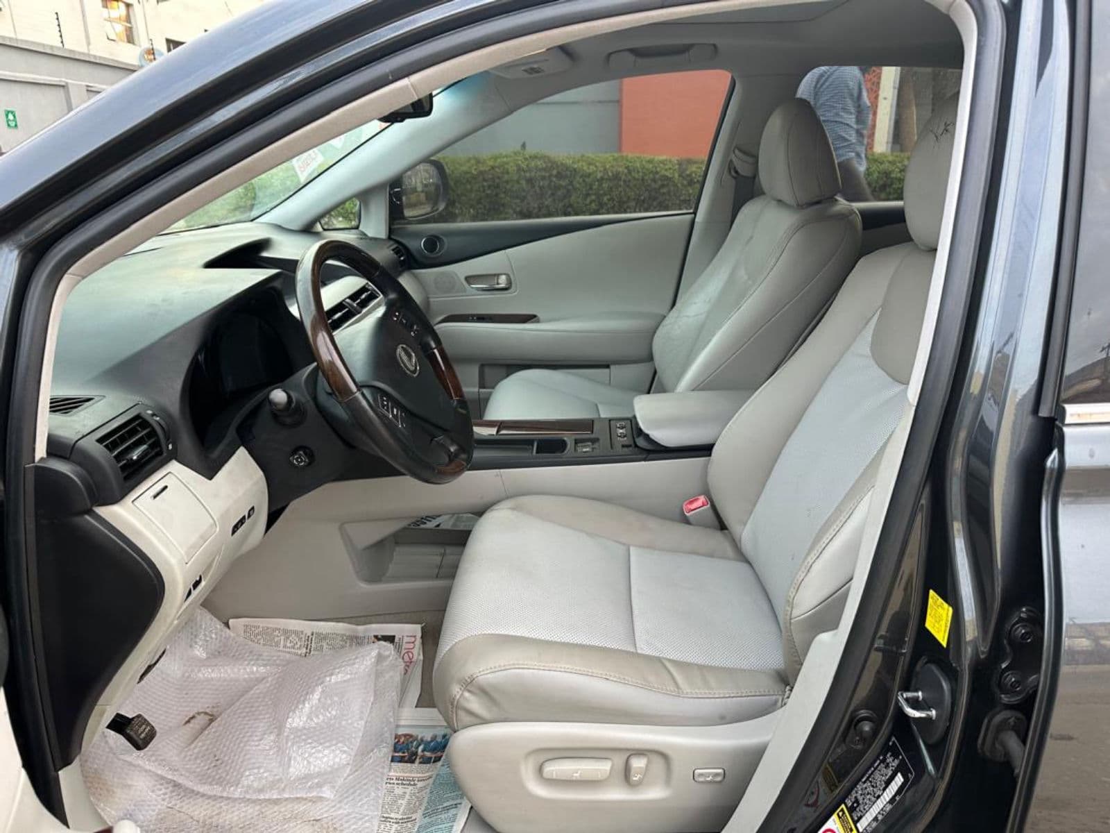 2010 Lexus RX SUV — photo 5 of 11
