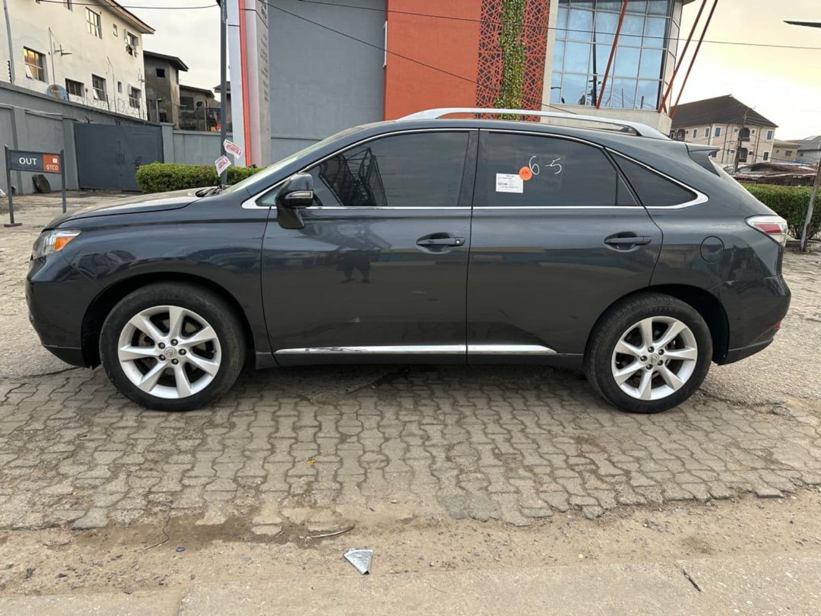 2010 Lexus RX SUV — photo 9 of 11