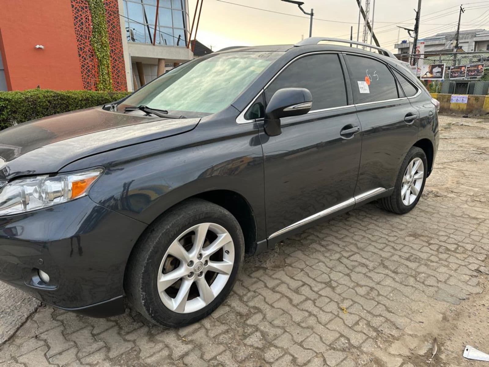 2010 Lexus RX SUV — photo 10 of 11