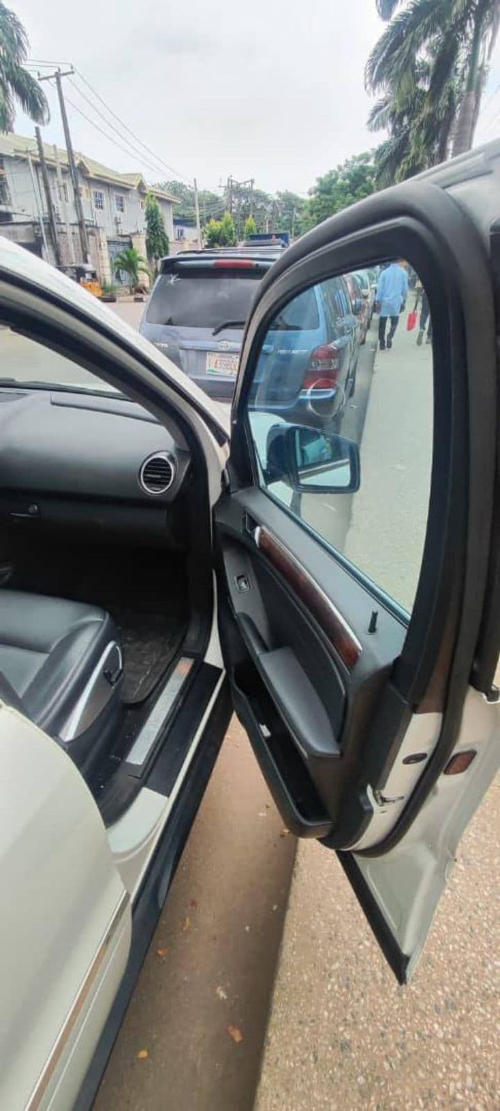 2010 Mercedes-Benz M Class SUV — photo 6 of 7