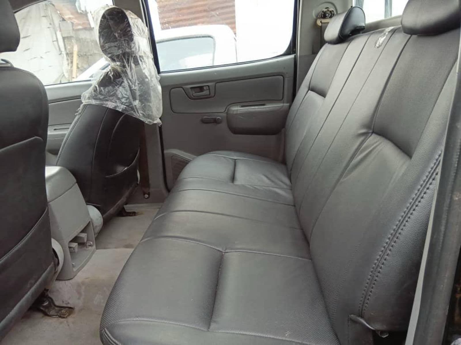 2014 Toyota HILUX Pickup — photo 4 of 9