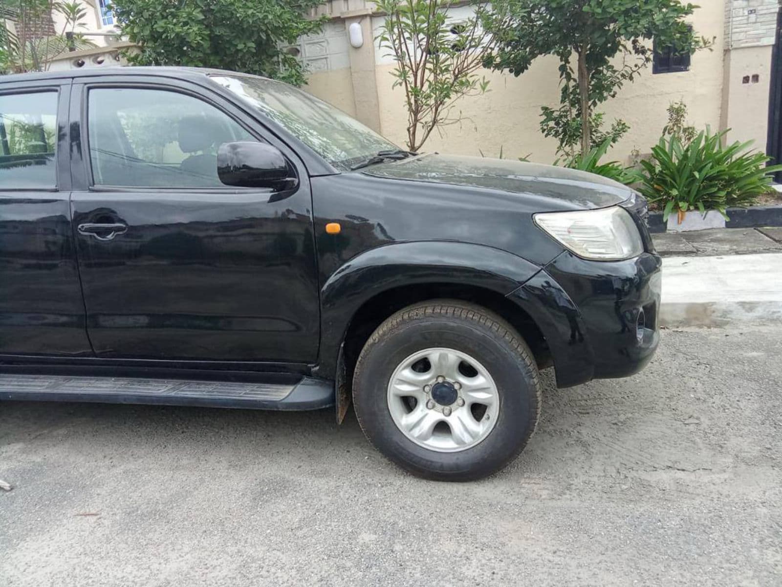 2014 Toyota HILUX Pickup — photo 8 of 9