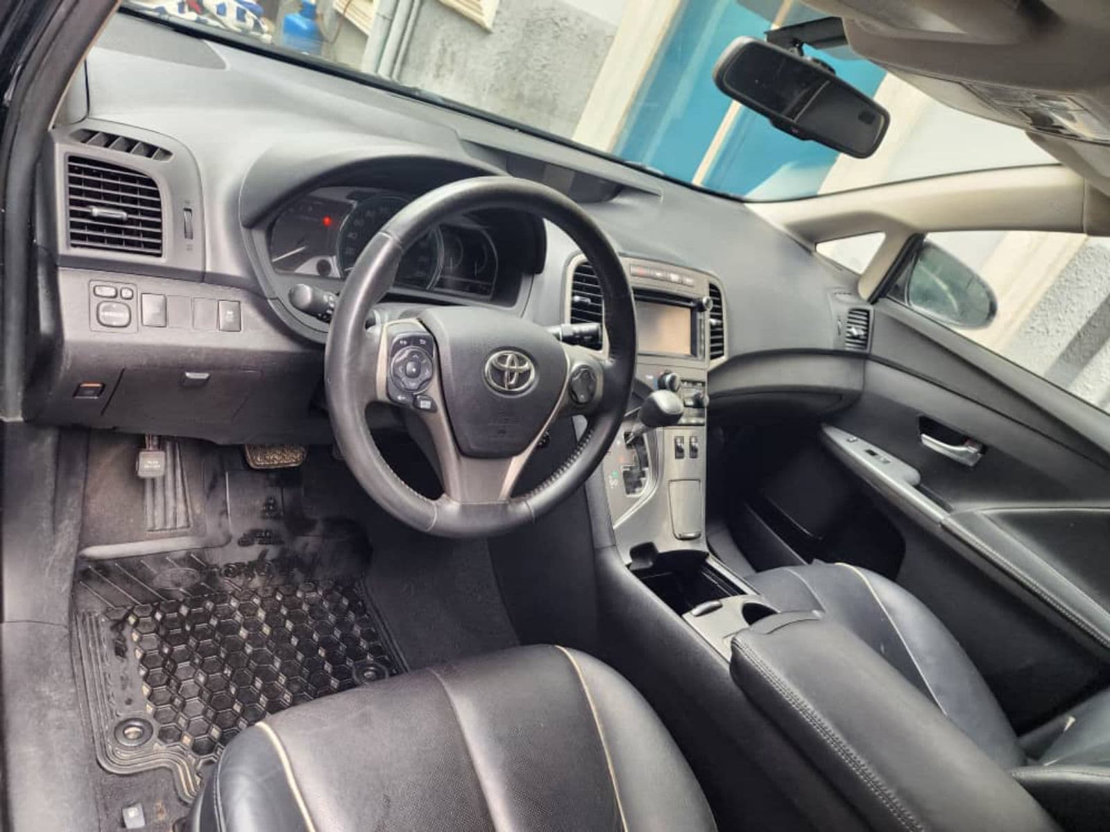 2015 Toyota Venza Coupe — photo 6 of 10