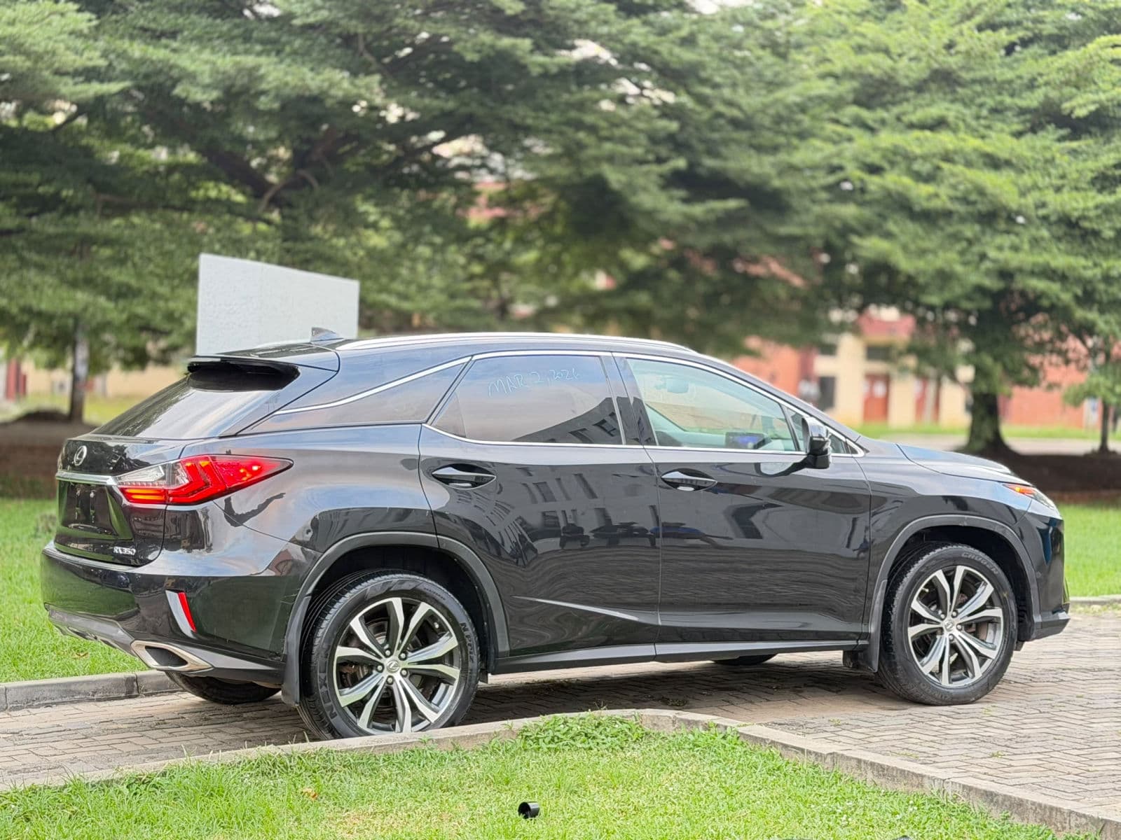 2017 Lexus RX SUV — photo 2 of 11
