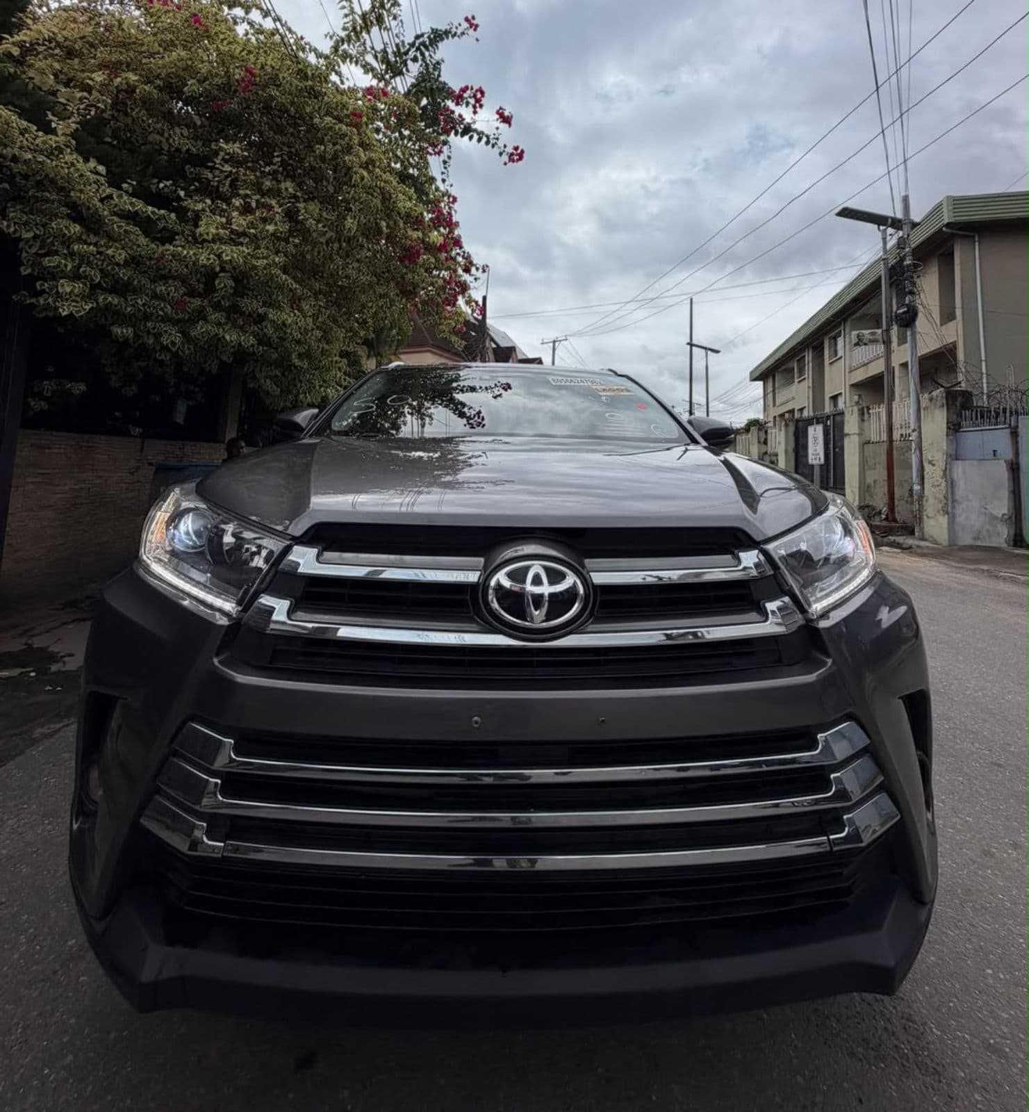 2015 Toyota Highlander SUV — photo 2 of 5