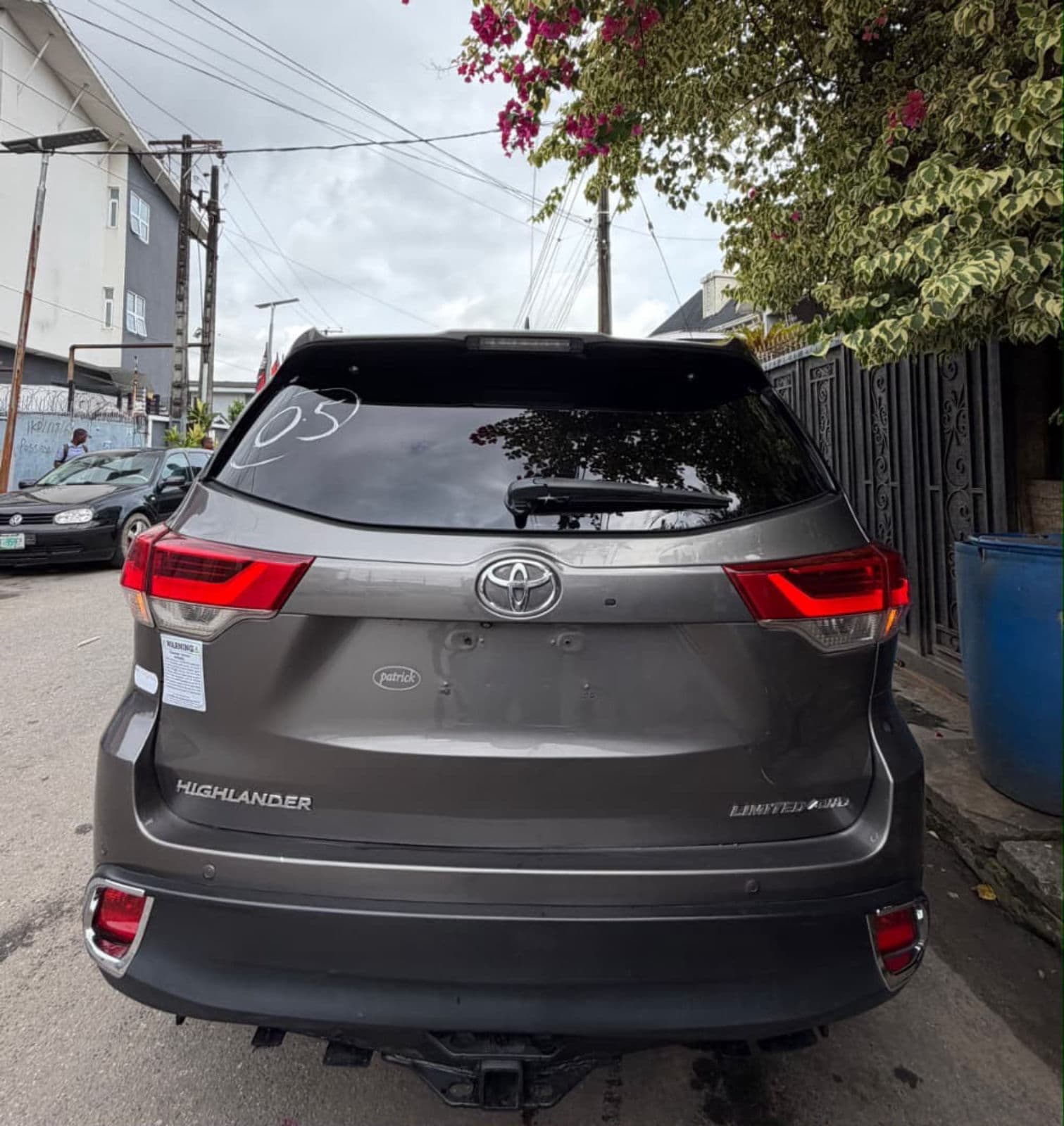 2015 Toyota Highlander SUV — photo 3 of 5