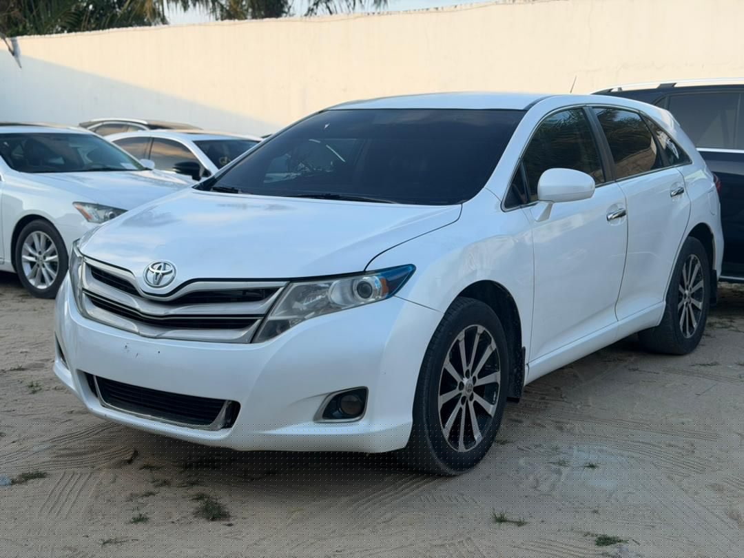 2011 Toyota Venza SUV — photo 3 of 3