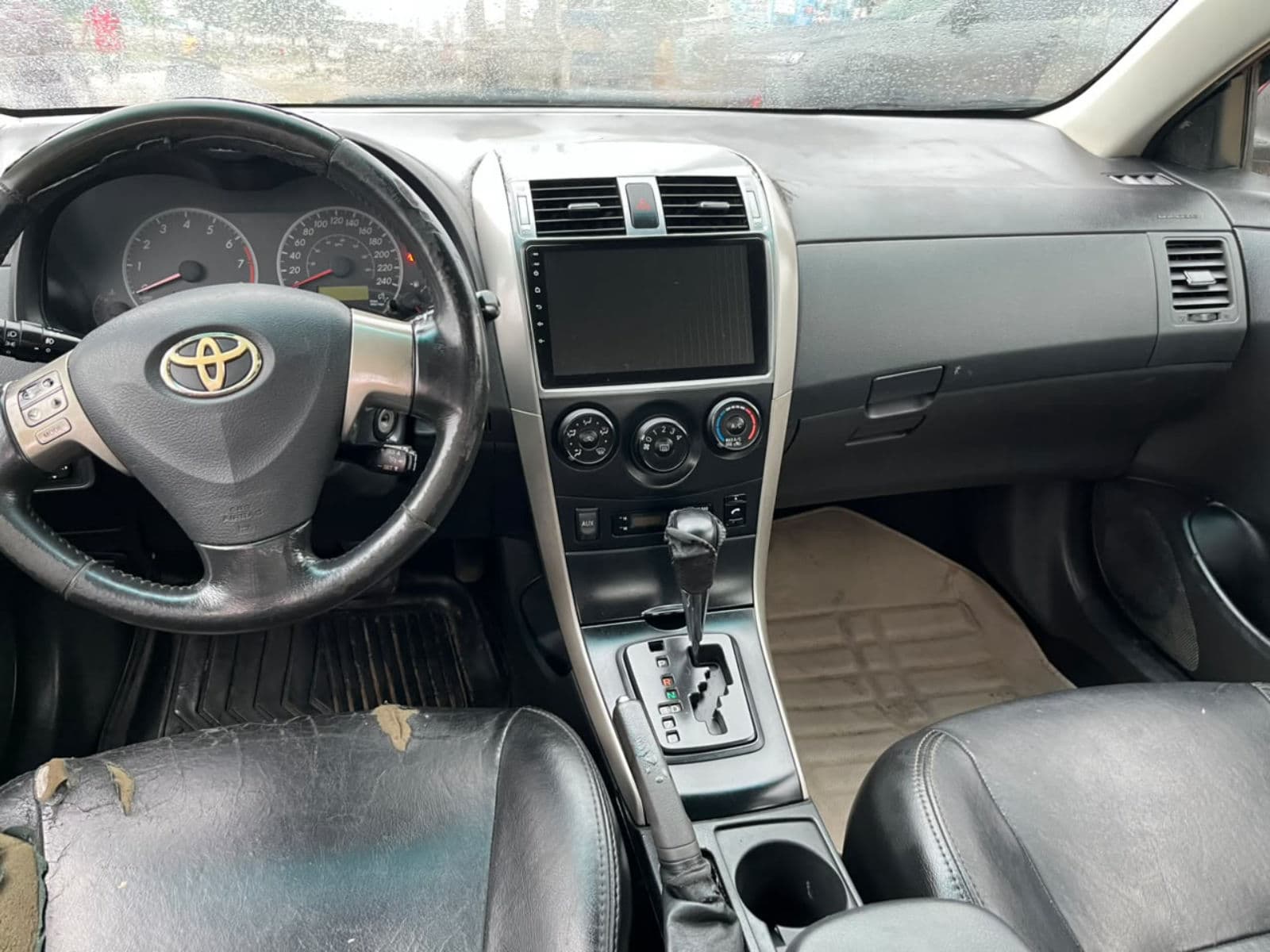 2010 Toyota Corolla Sedan — photo 4 of 9