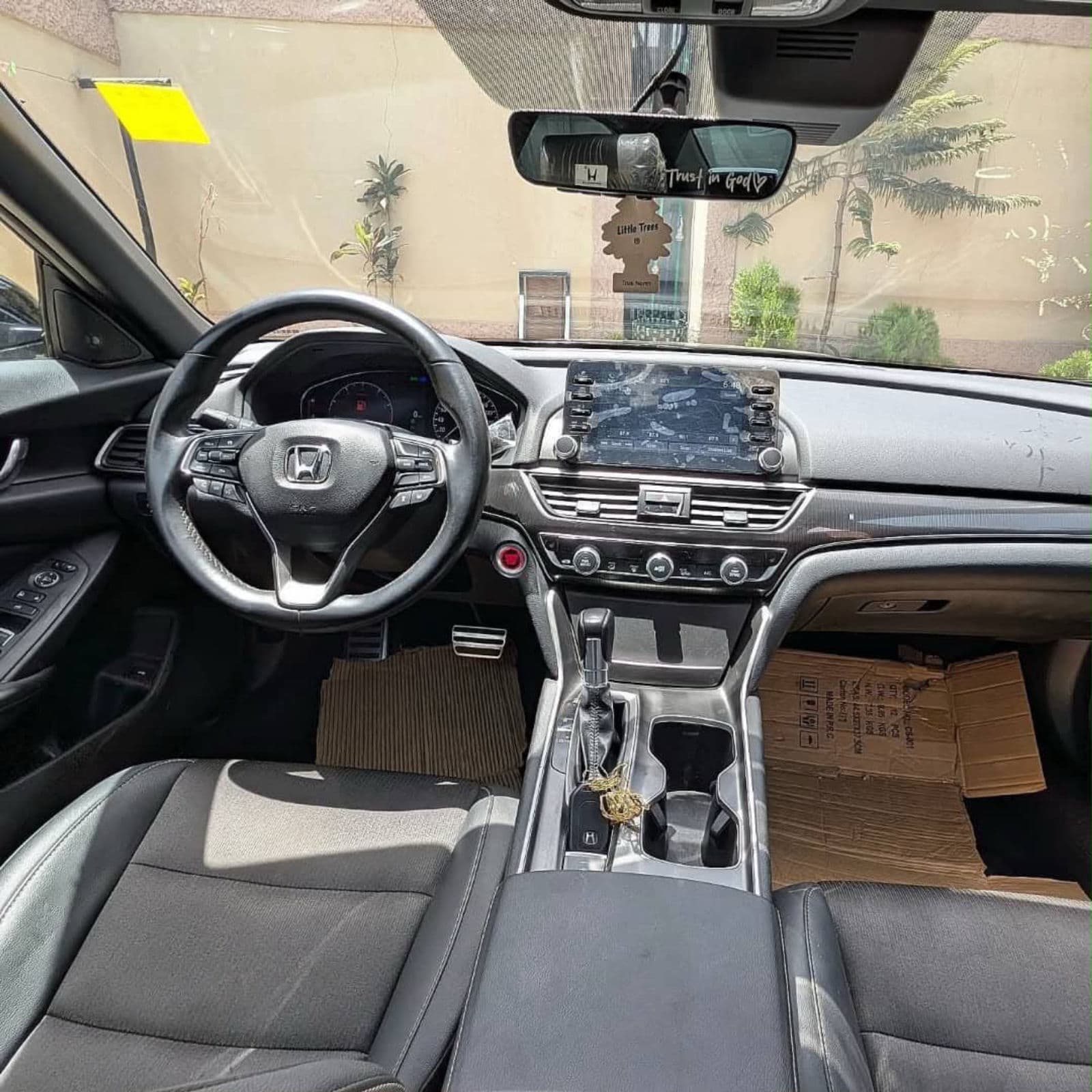 2019 Honda Accord Sedan — photo 5 of 9
