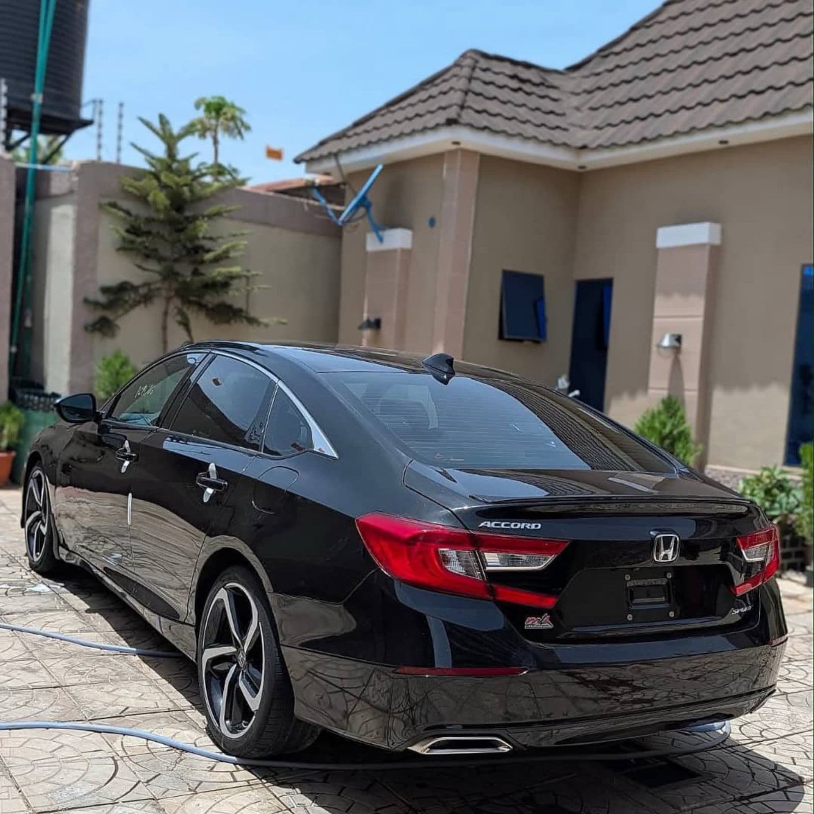 2019 Honda Accord Sedan — photo 7 of 9