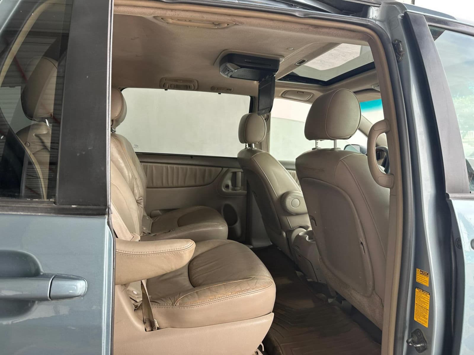 2005 Toyota Sienna Bus — photo 9 of 11