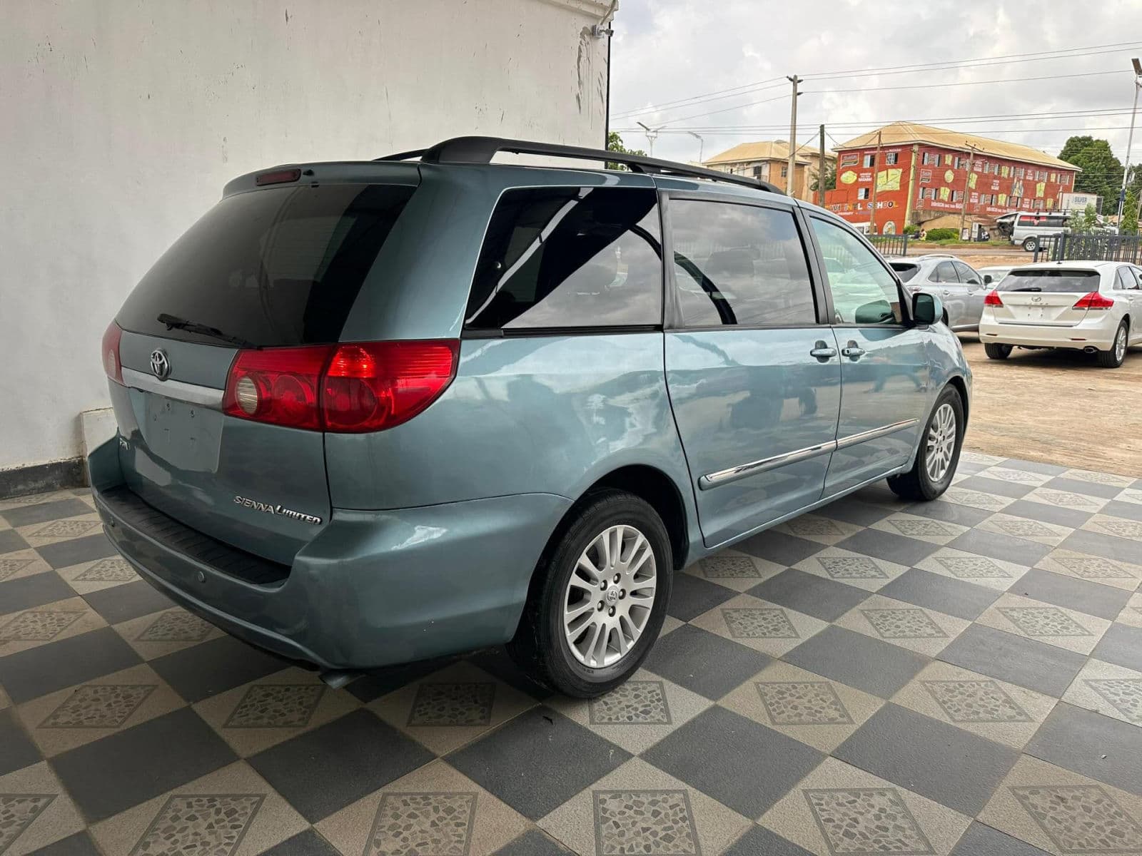 2005 Toyota Sienna Bus — photo 11 of 11