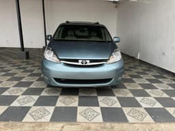 2005 Toyota Sienna Bus — for sale in Lagos State Nigeria