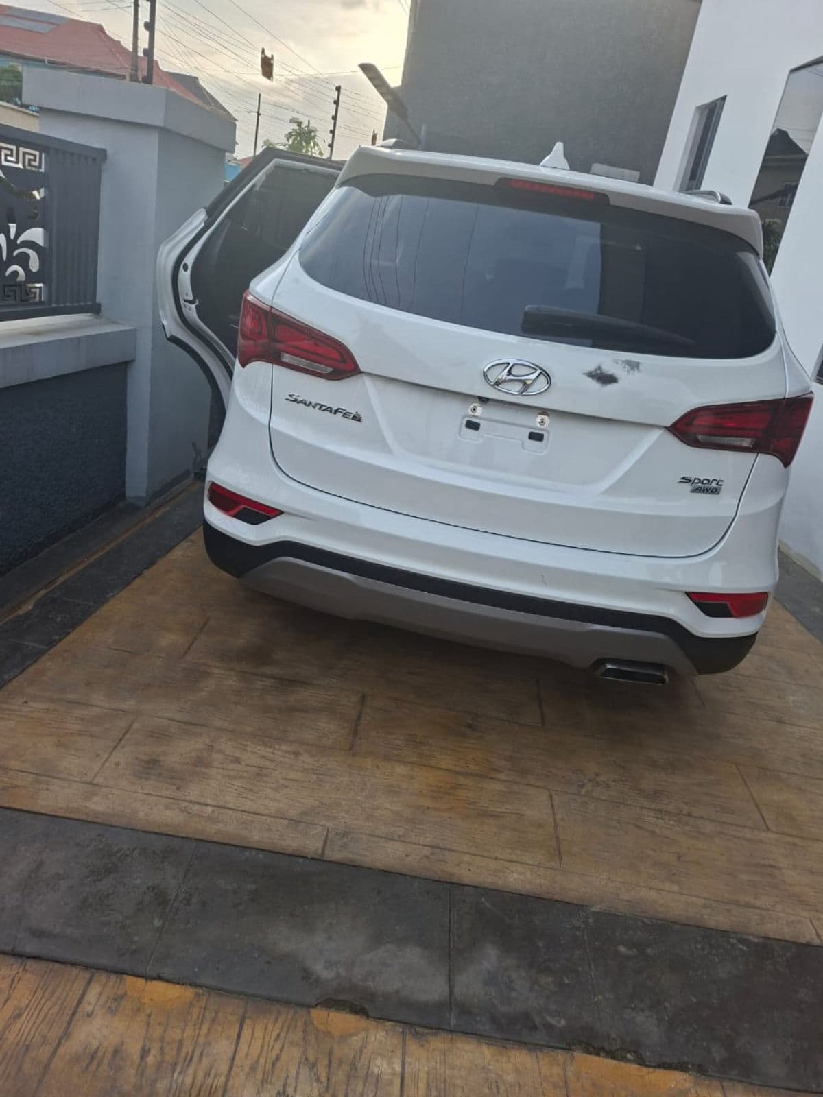 2017 Hyundai Santa-fe SUV — photo 10 of 10
