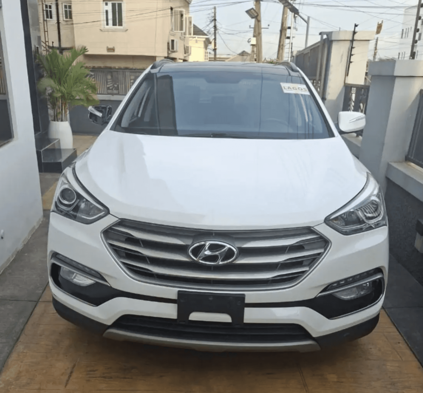 2017 Hyundai Santa-fe SUV — Foreign Used for sale in Ojodu Berger