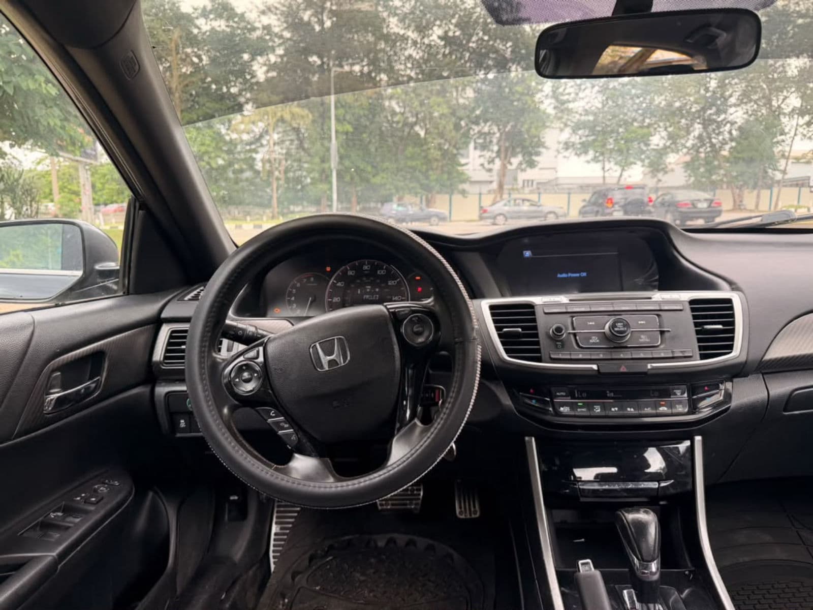 2016 Honda Accord Sedan — photo 2 of 8