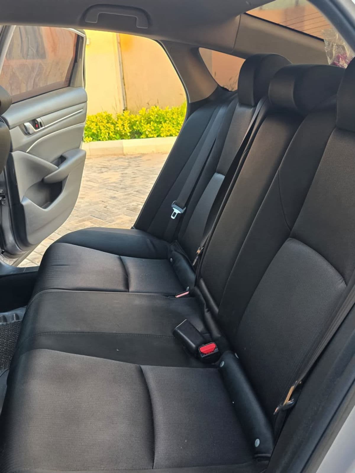 2019 Honda Accord Sedan — photo 3 of 8