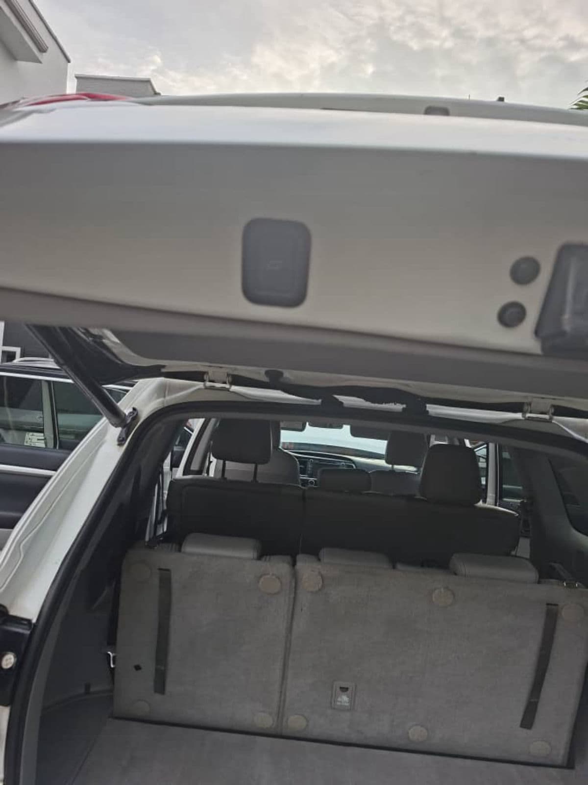 2017 Toyota Highlander SUV — photo 6 of 10