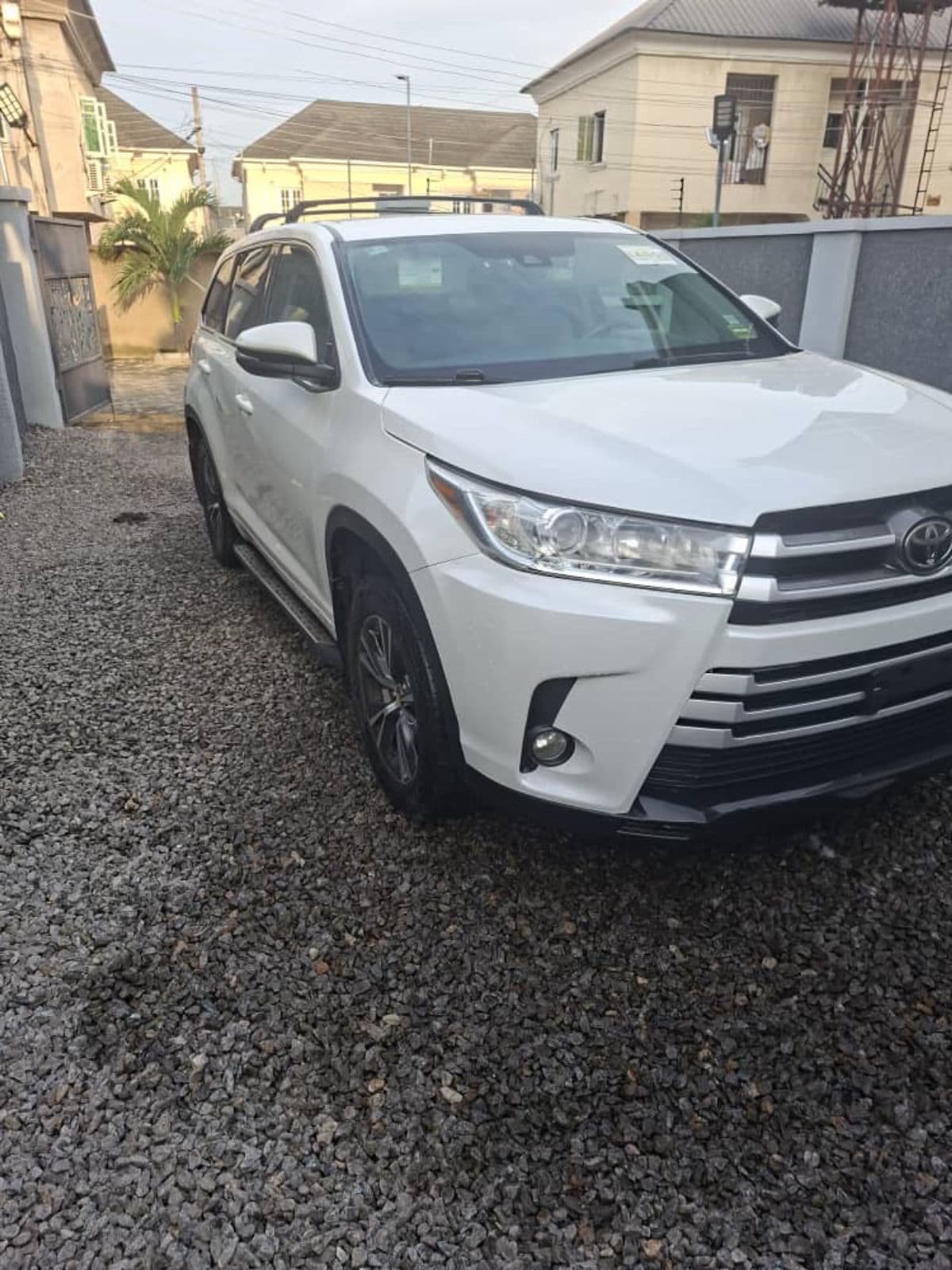 2017 Toyota Highlander SUV — photo 8 of 10