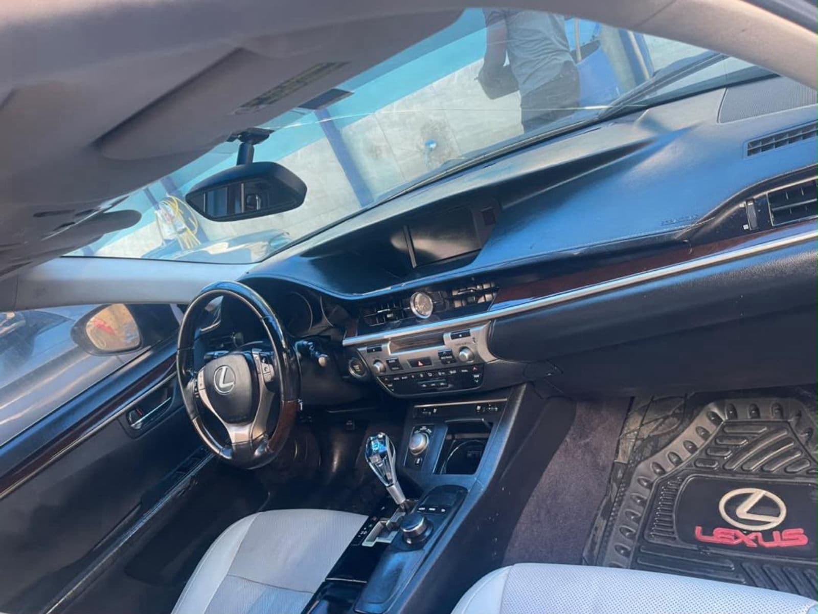 2014 Lexus Es 350 Sedan — photo 3 of 9