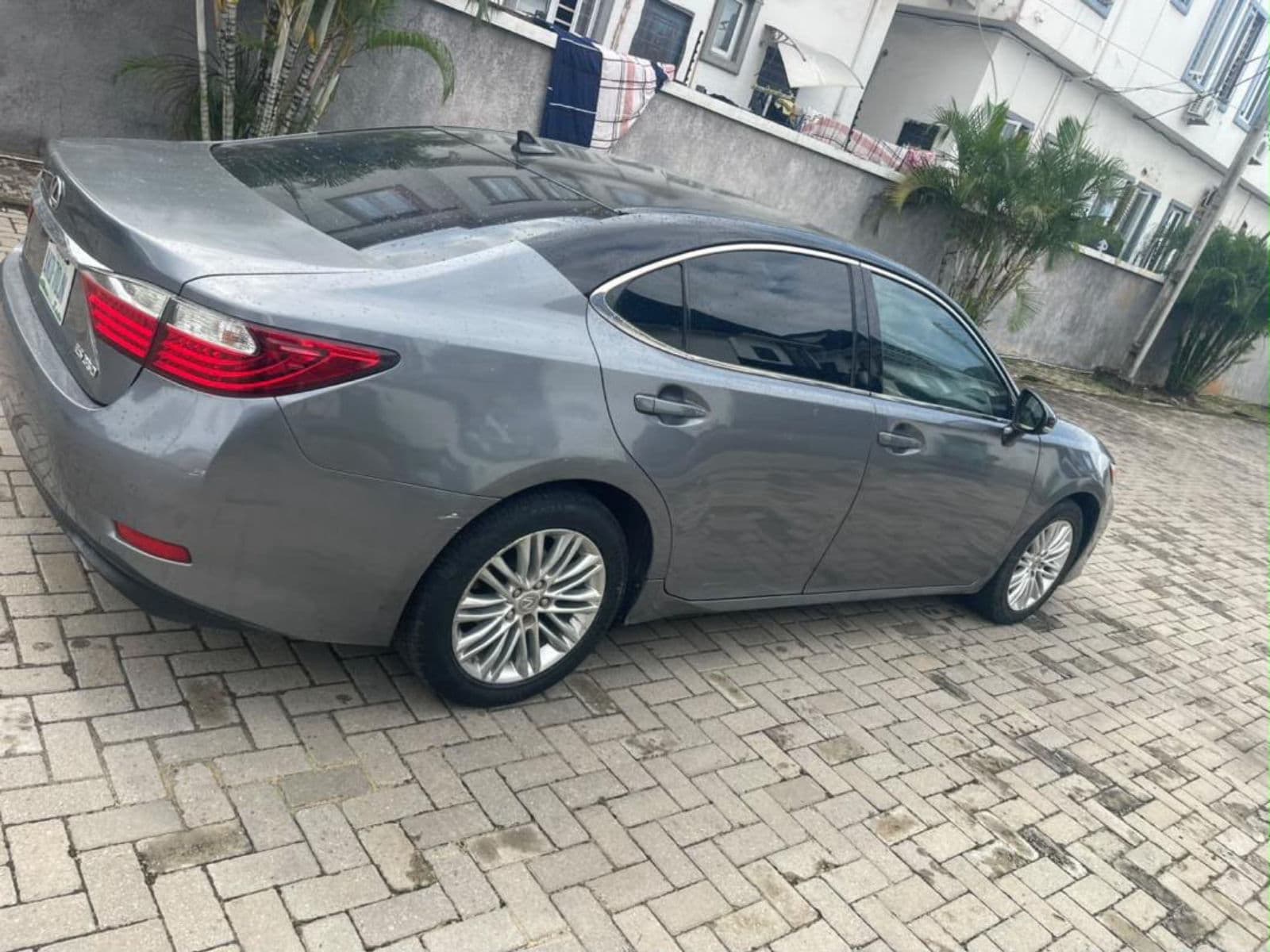 2014 Lexus Es 350 Sedan — photo 6 of 9