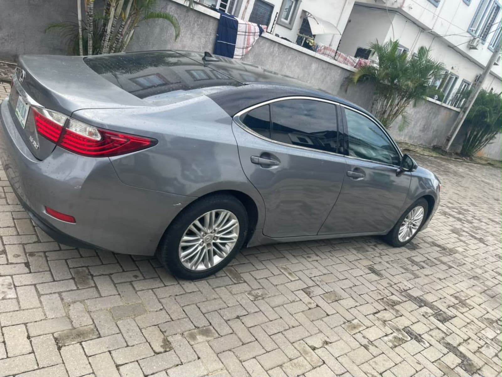 2014 Lexus Es 350 Sedan — photo 8 of 9