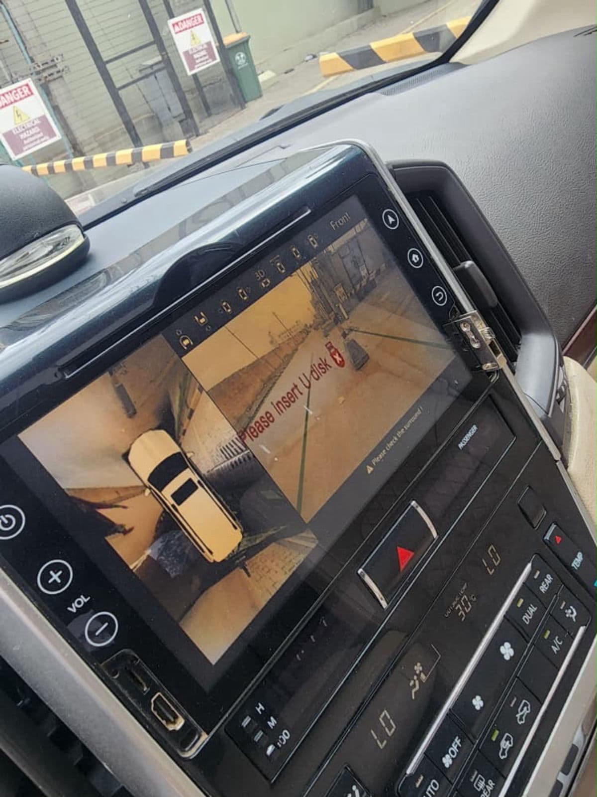 2019 Toyota Land Cruiser SUV — photo 2 of 8