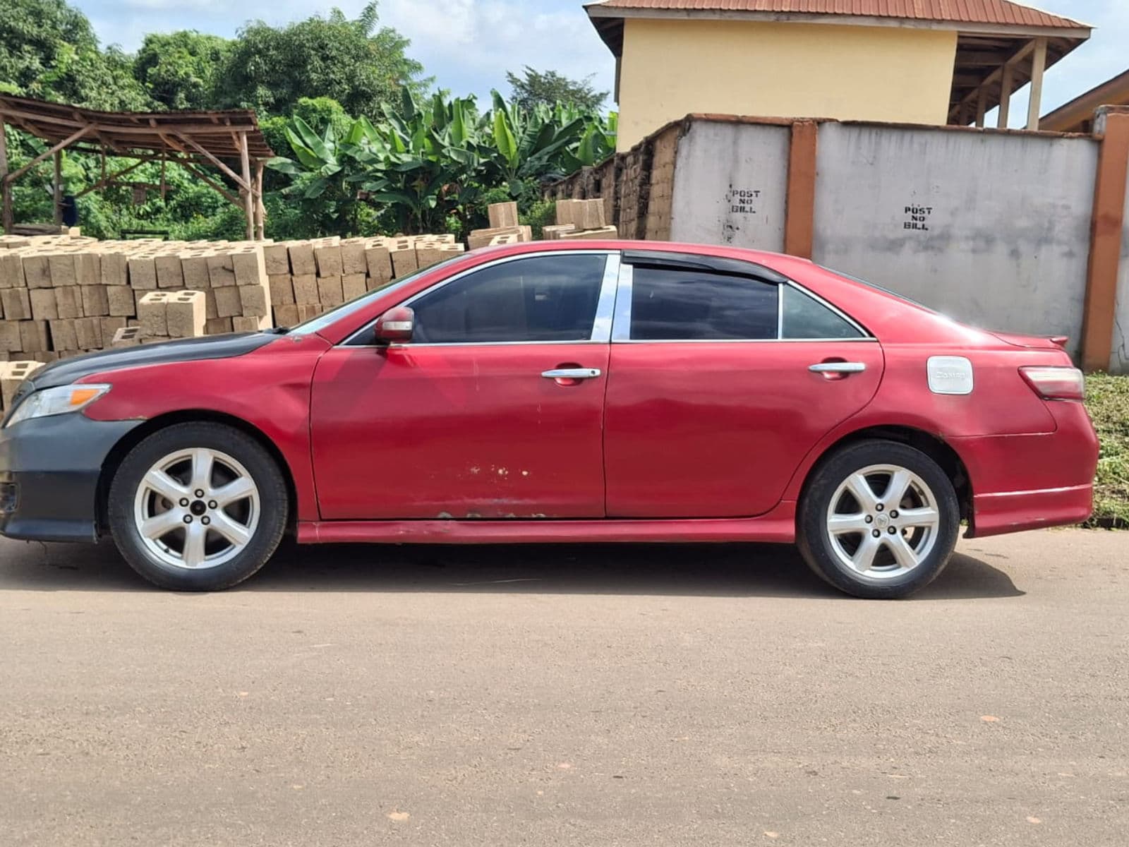 2010 Toyota Camry Sedan — photo 2 of 7