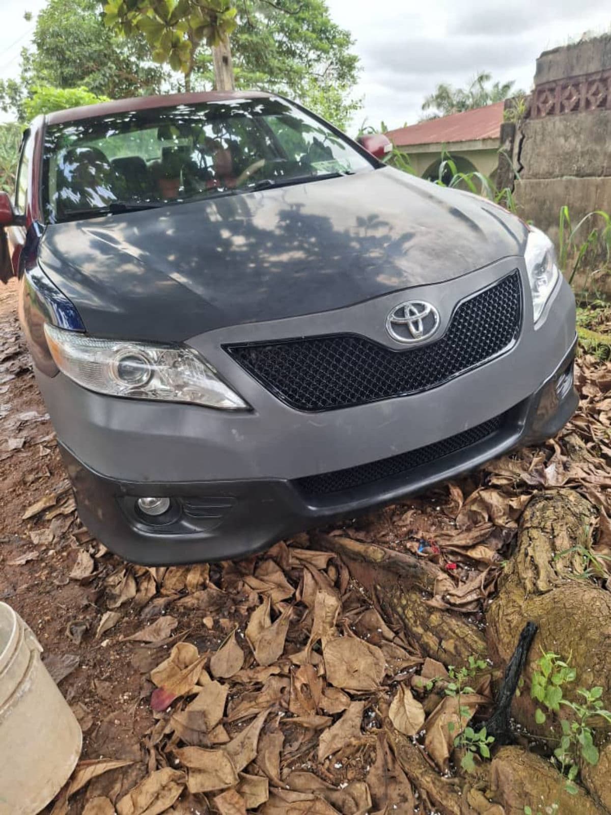 2010 Toyota Camry Sedan — photo 3 of 7