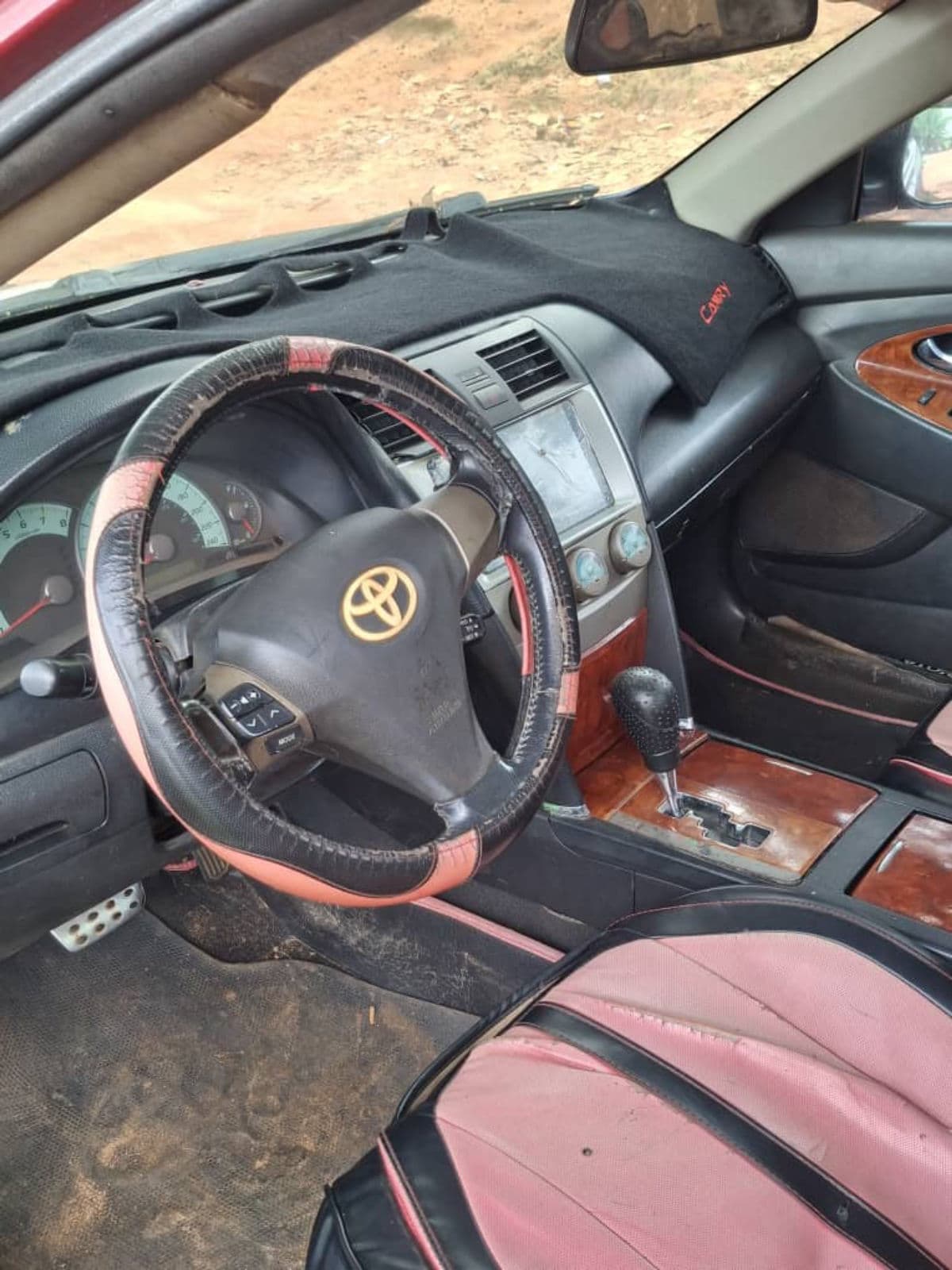 2010 Toyota Camry Sedan — photo 6 of 7
