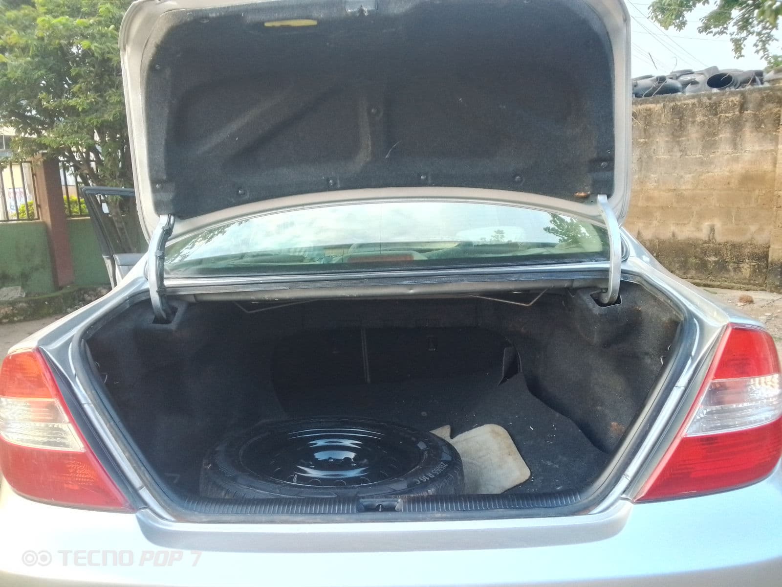 2004 Toyota Camry Sedan — photo 8 of 9