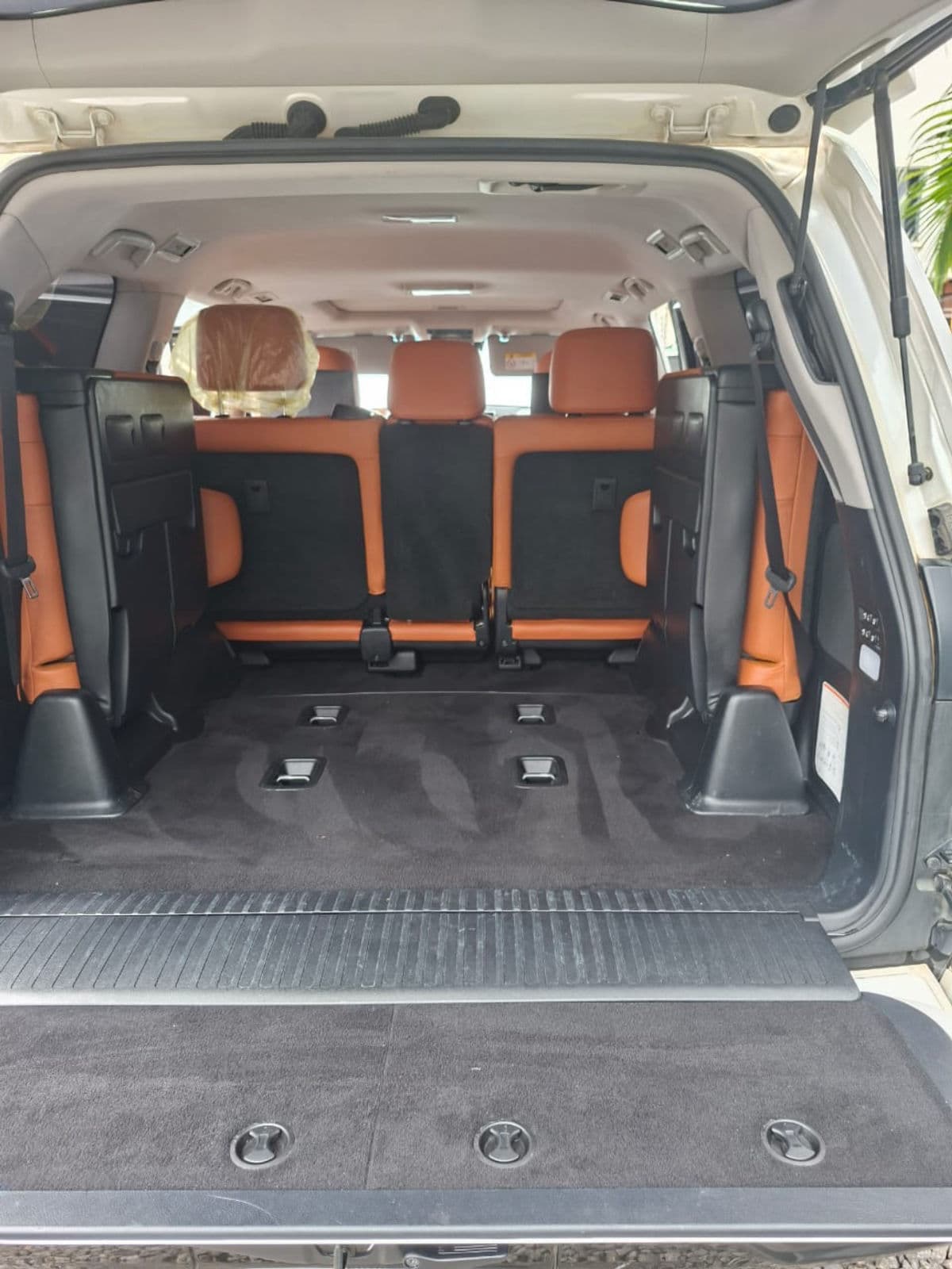 2020 Lexus LX SUV — photo 5 of 10