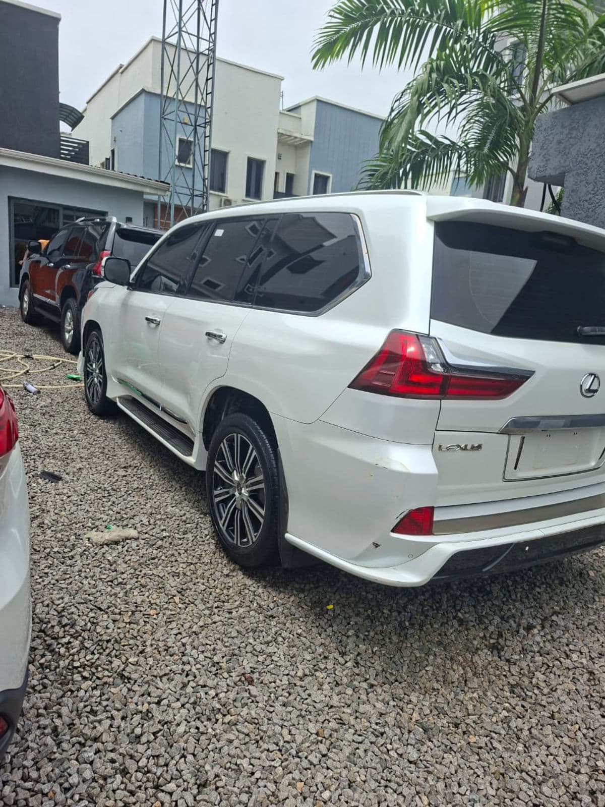 2020 Lexus LX SUV — photo 9 of 10