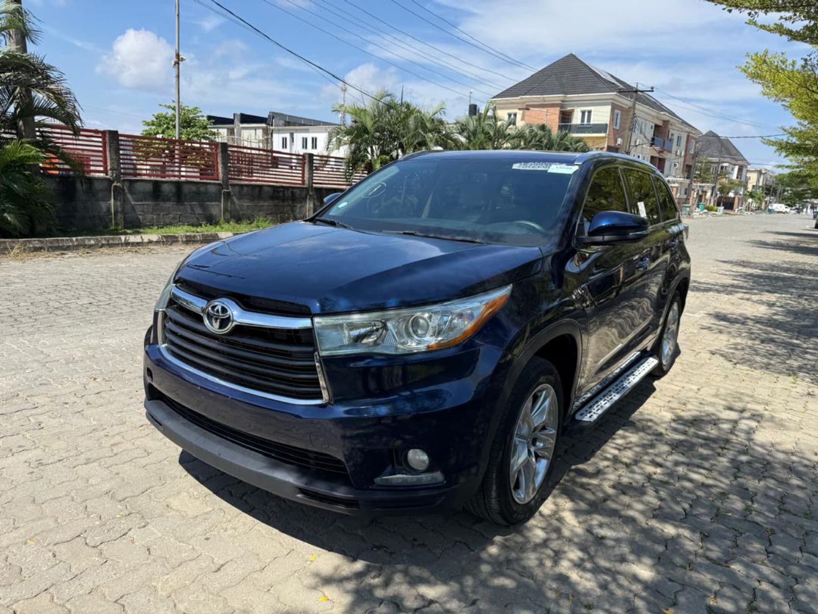 2016 Toyota Highlander SUV — photo 2 of 11