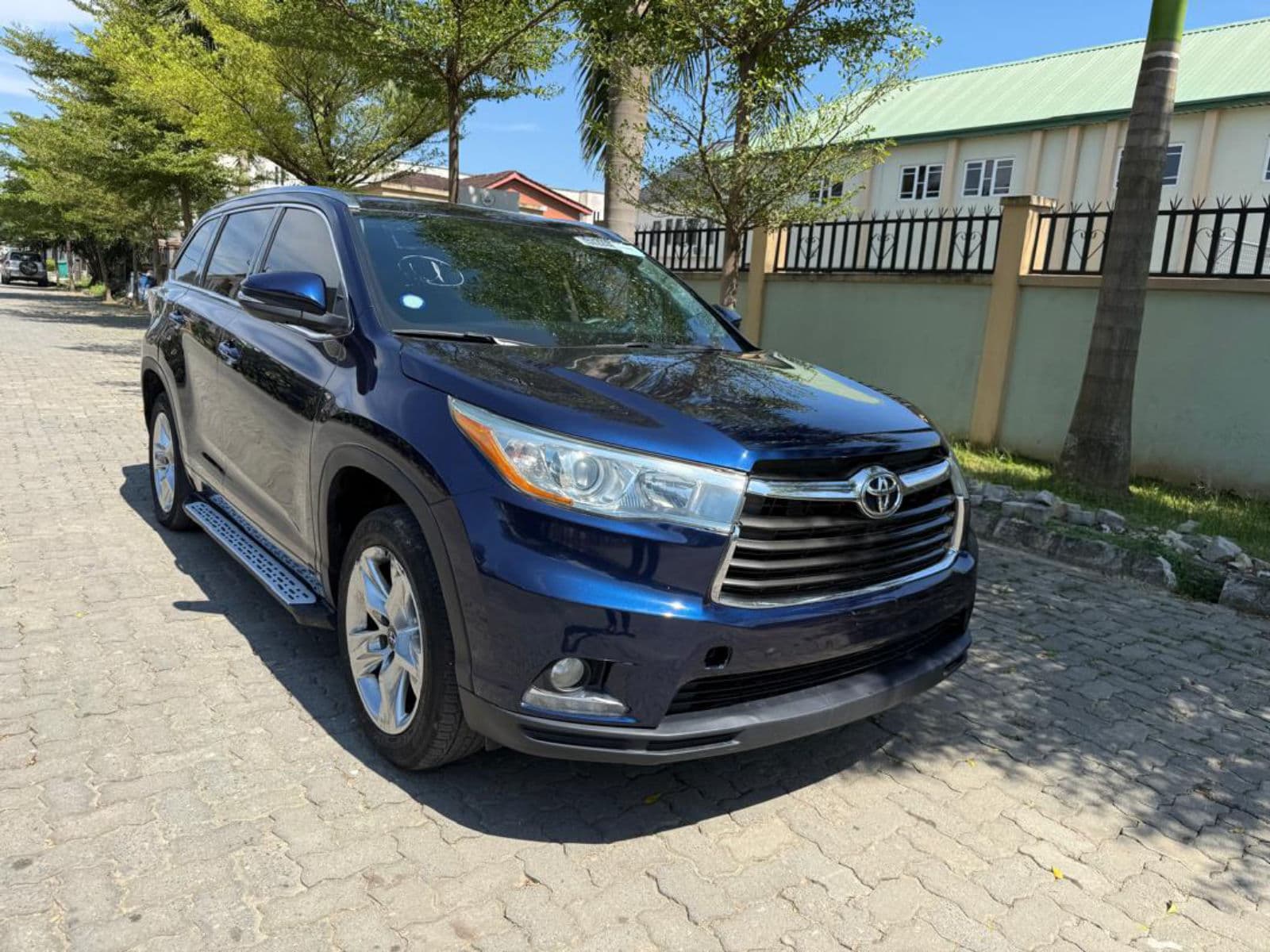 2016 Toyota Highlander SUV — photo 7 of 11