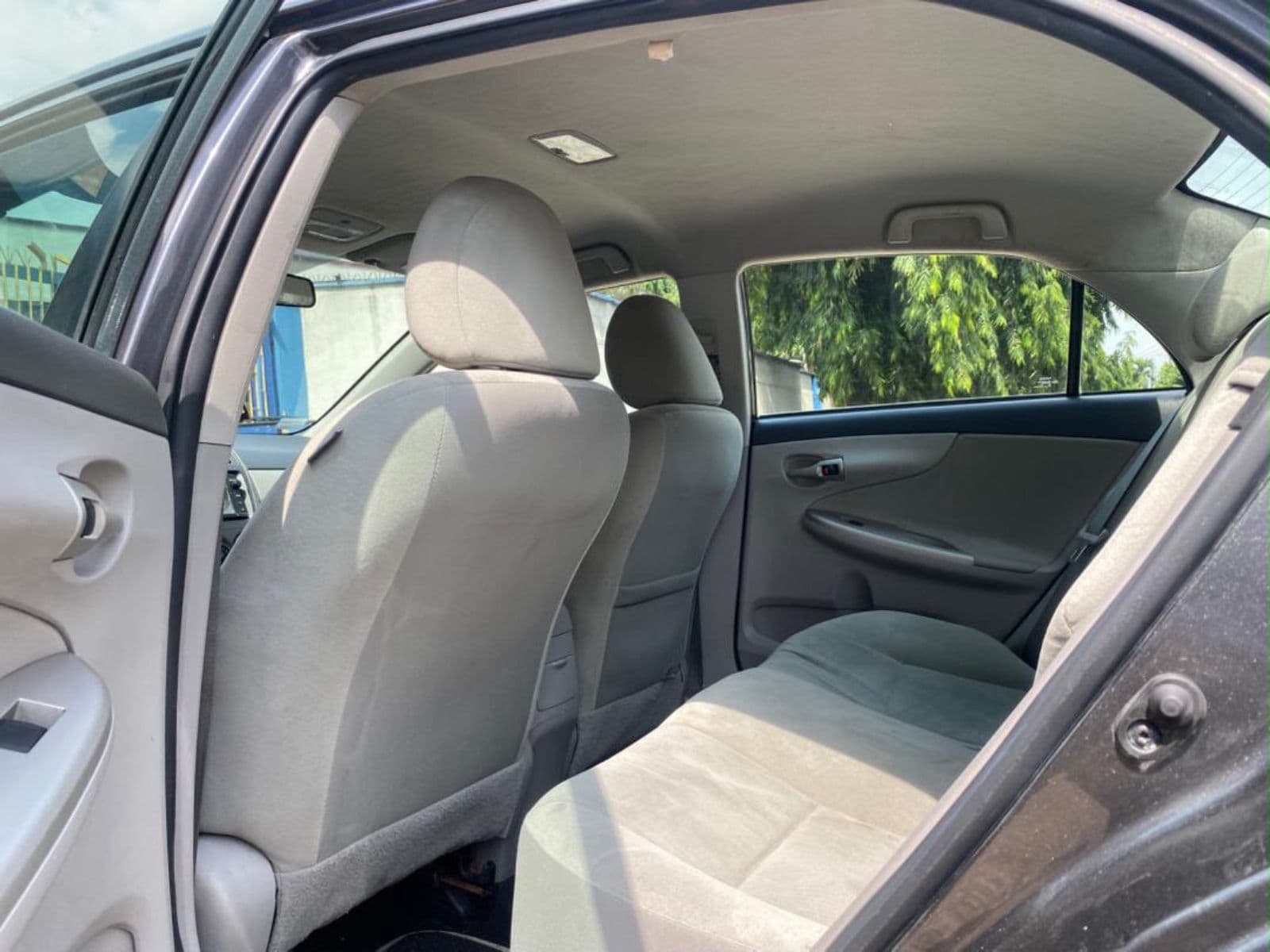 2013 Toyota Corolla Sedan — photo 4 of 11