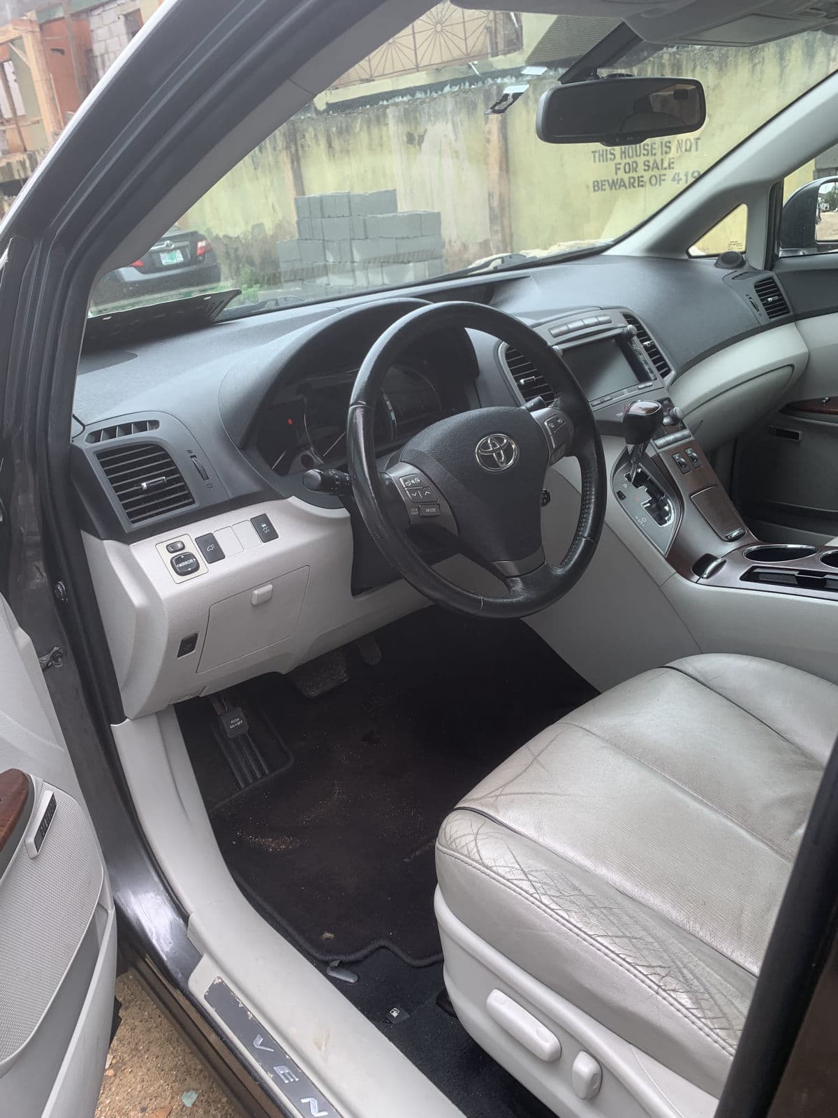 2010 Toyota Venza SUV — photo 4 of 12