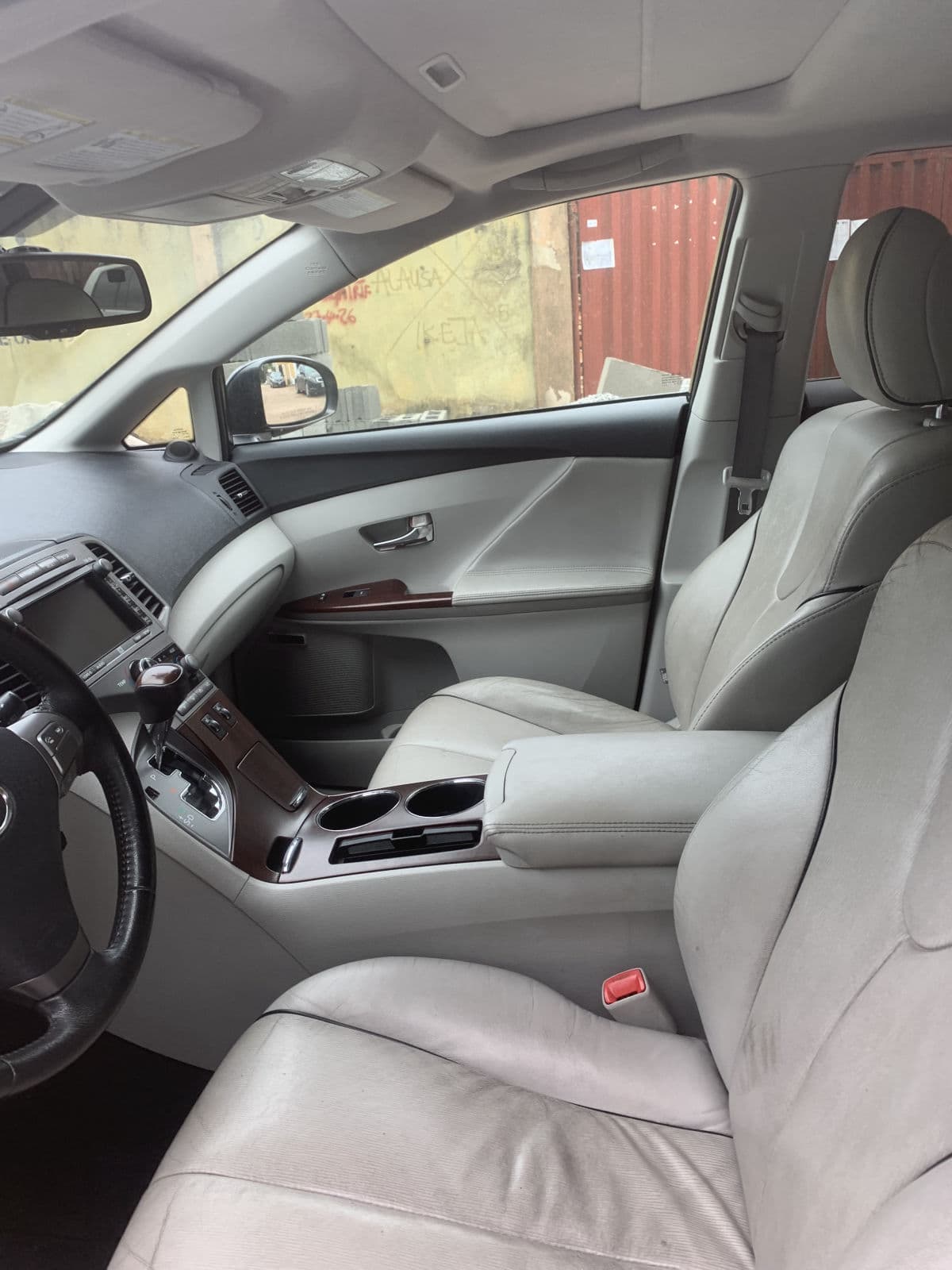 2010 Toyota Venza SUV — photo 5 of 12