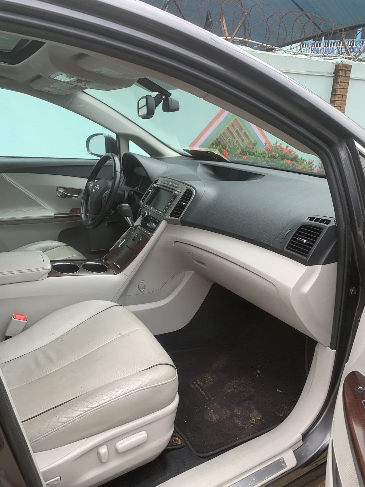 2010 Toyota Venza SUV — photo 6 of 12