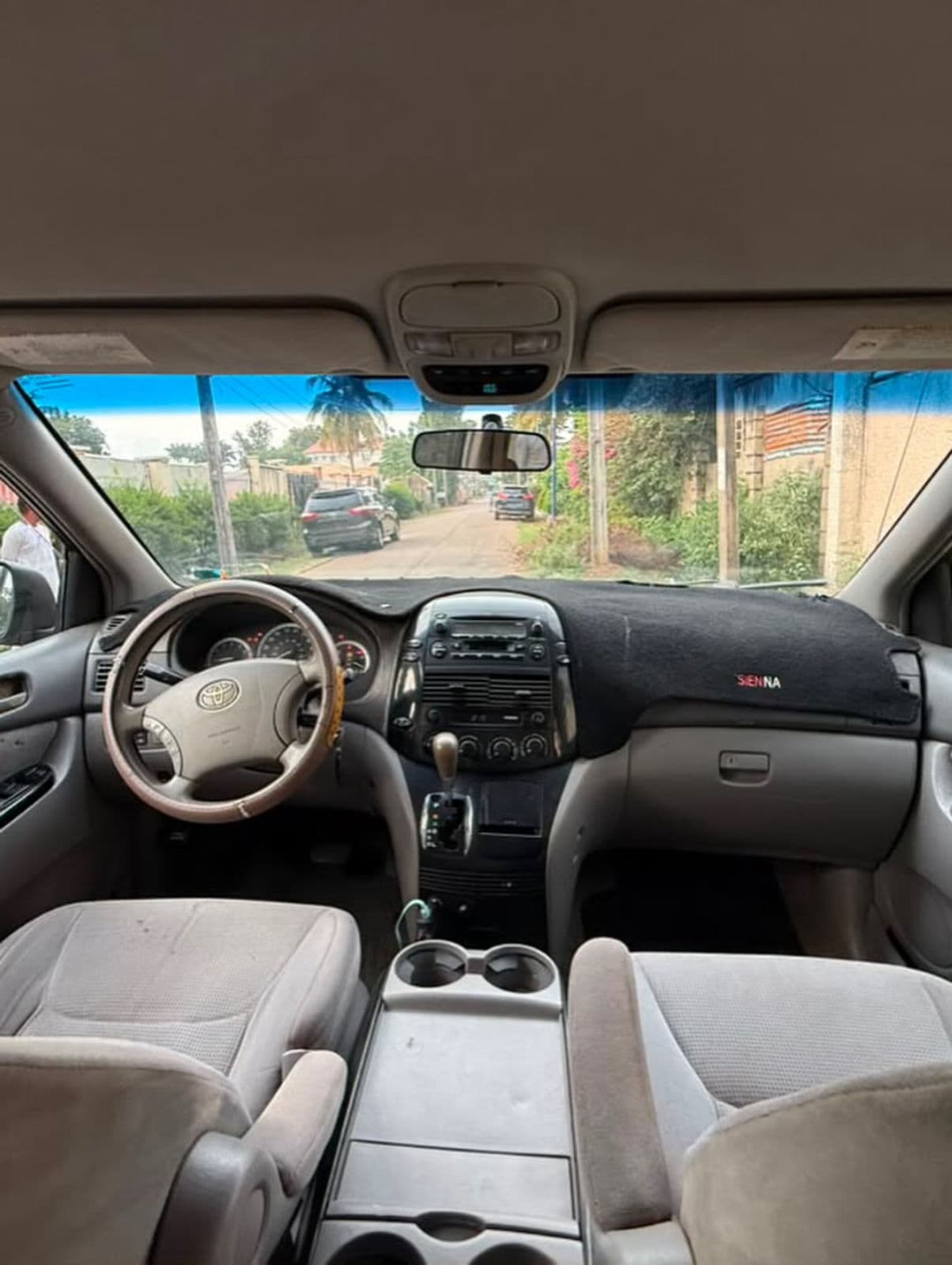 2005 Toyota Sienna SUV — photo 6 of 10