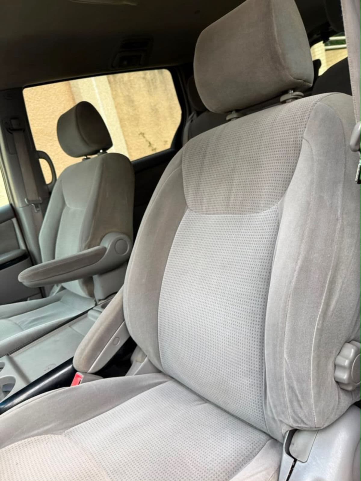 2005 Toyota Sienna SUV — photo 7 of 10