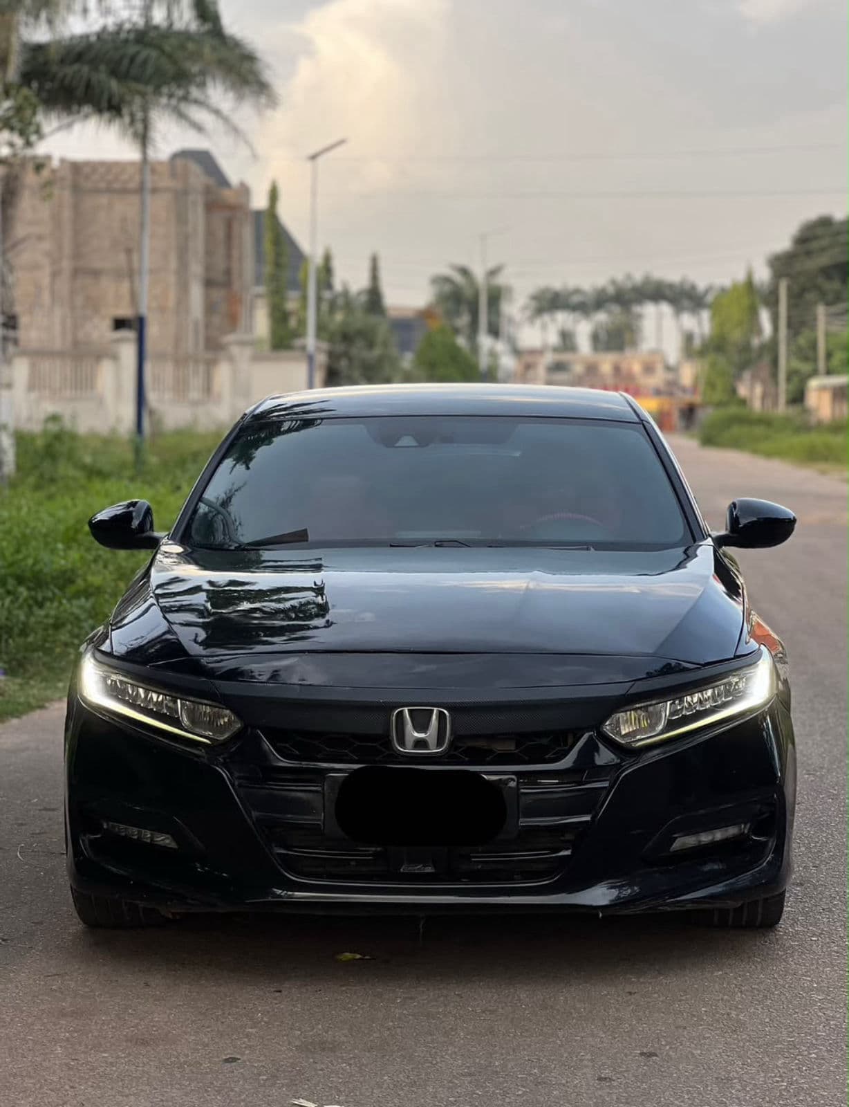 2019 Honda Accord Sedan — photo 2 of 8