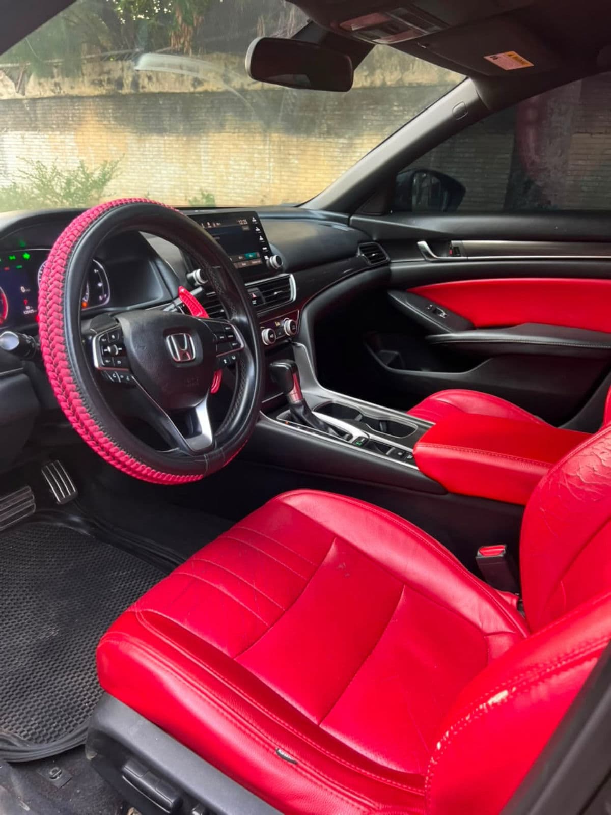 2019 Honda Accord Sedan — photo 3 of 8