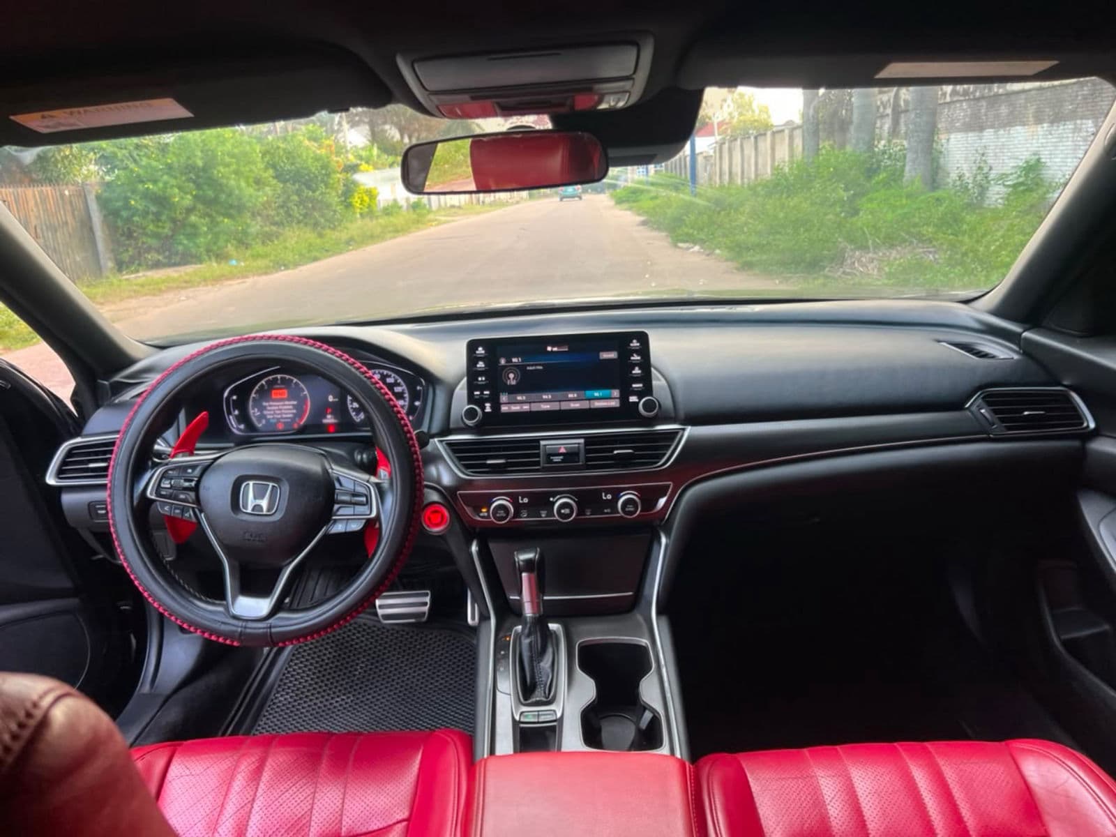 2019 Honda Accord Sedan — photo 4 of 8