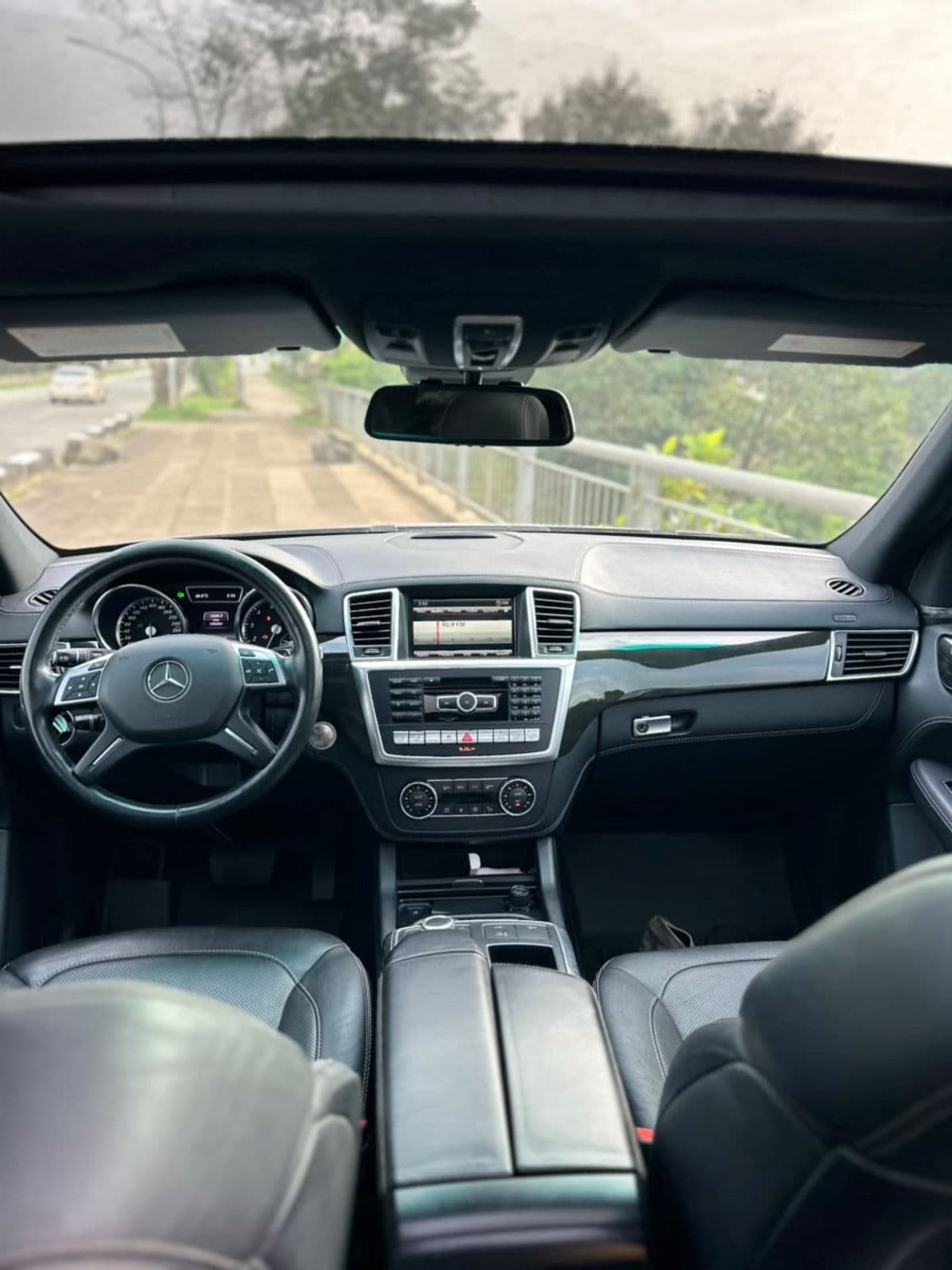 2015 Mercedes-Benz M Class SUV — photo 2 of 5